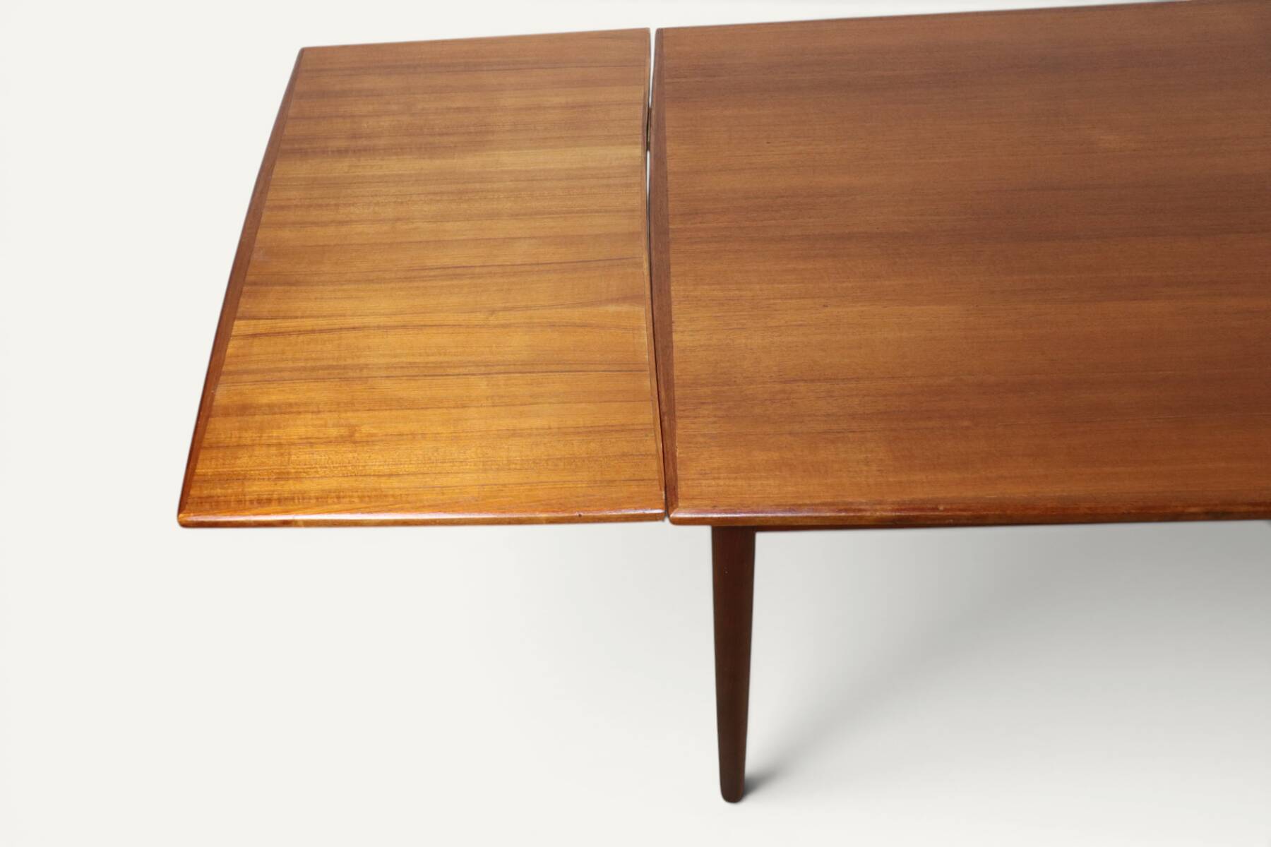 Extendable dining table in Scandinavian teak - 1960s