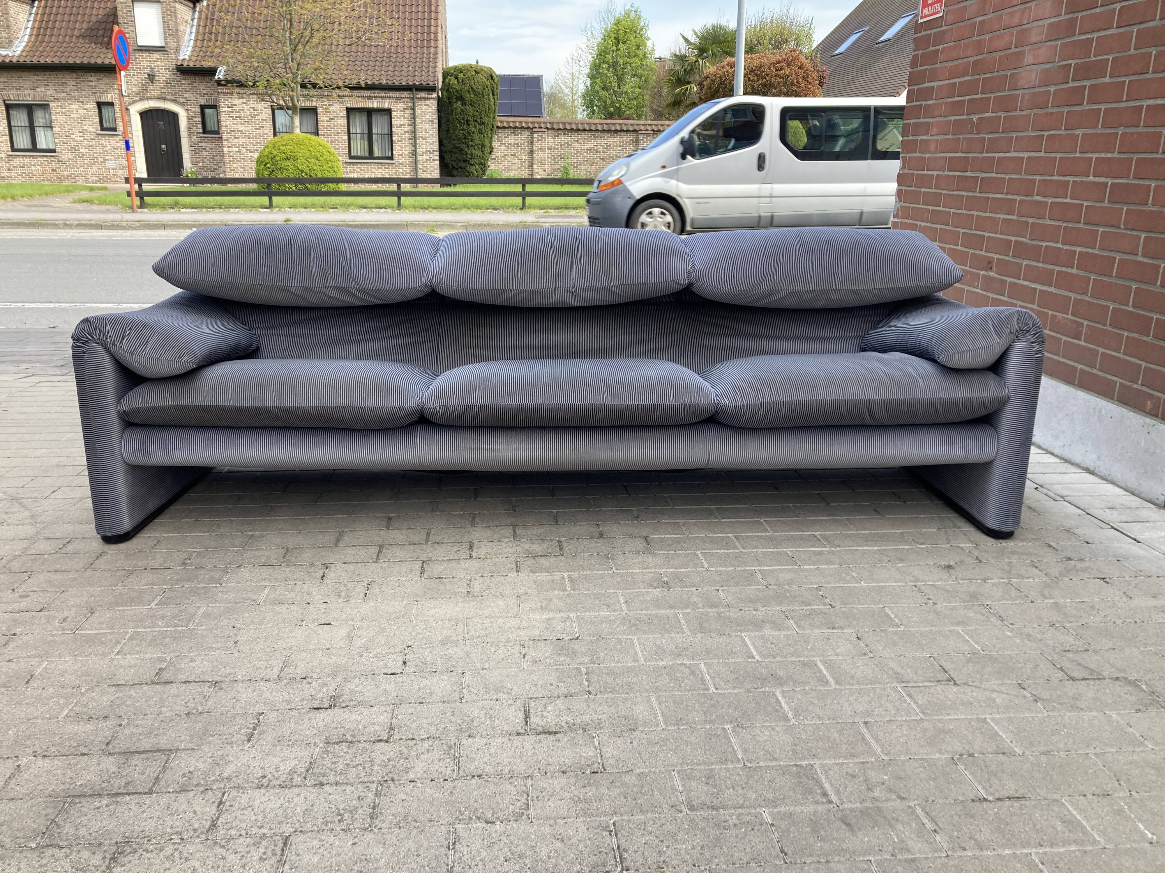 Set of 2 Maralunga sofas by Vico Magistretti for Cassina