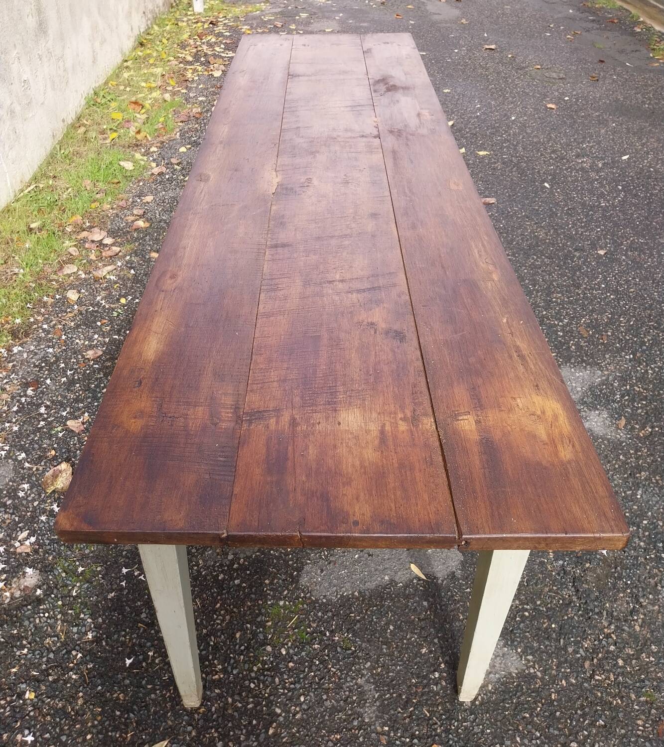 Farm table