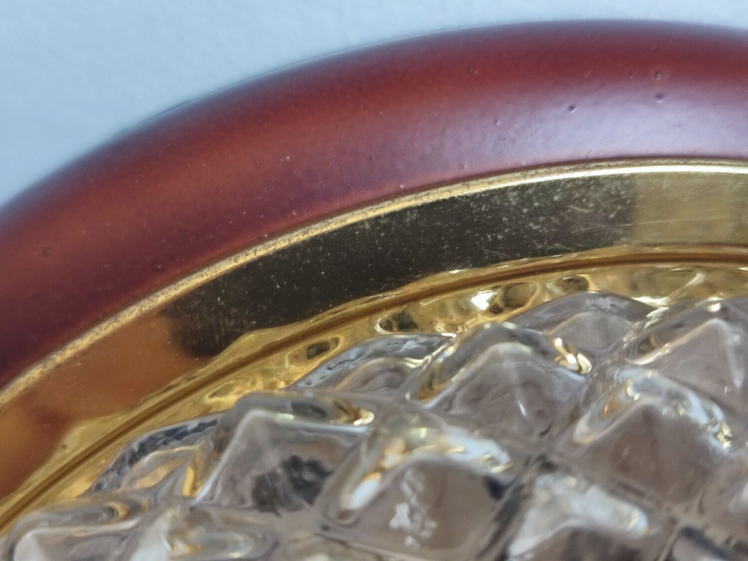 Lot de deux plafonniers en verre et laiton vintage