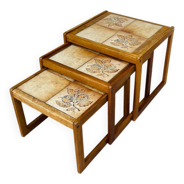 Vintage 1960 nesting coffee table