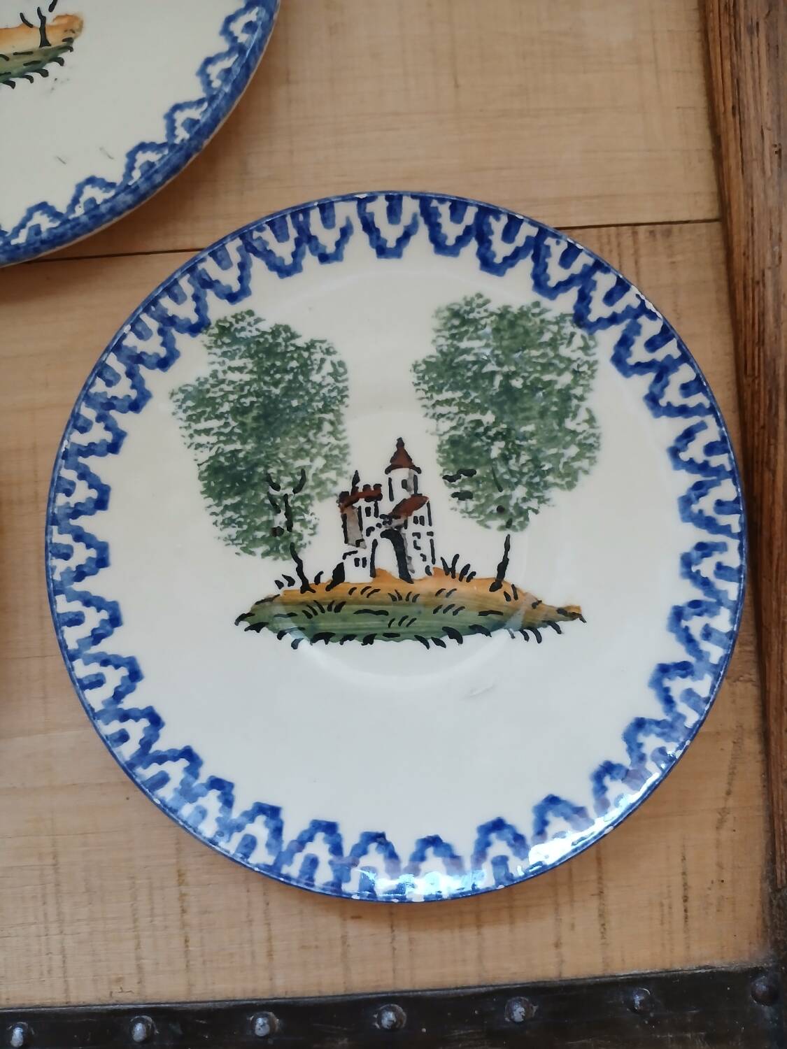5 small Saint Clément plates/saucers