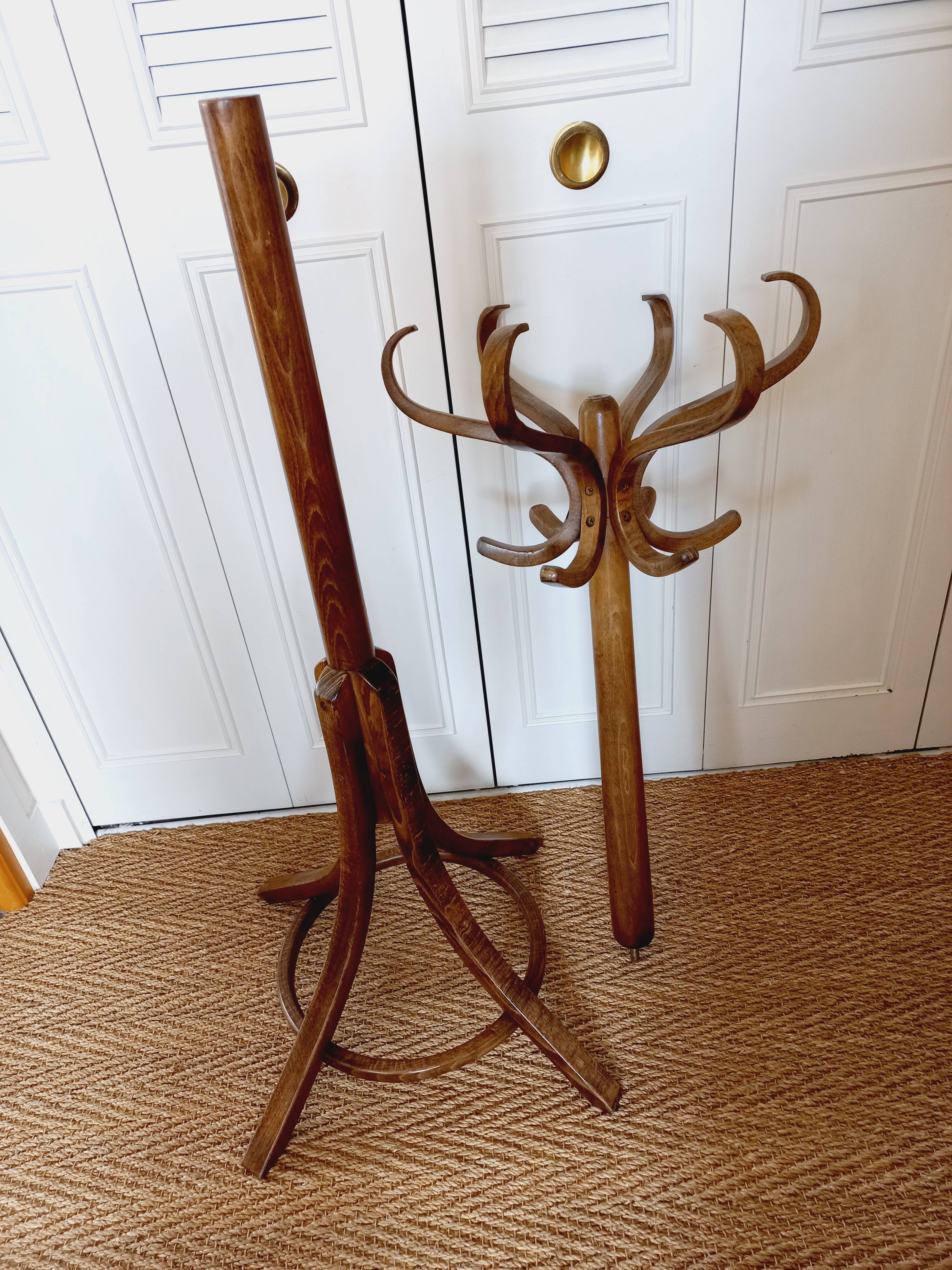 Baumann parrot coat rack