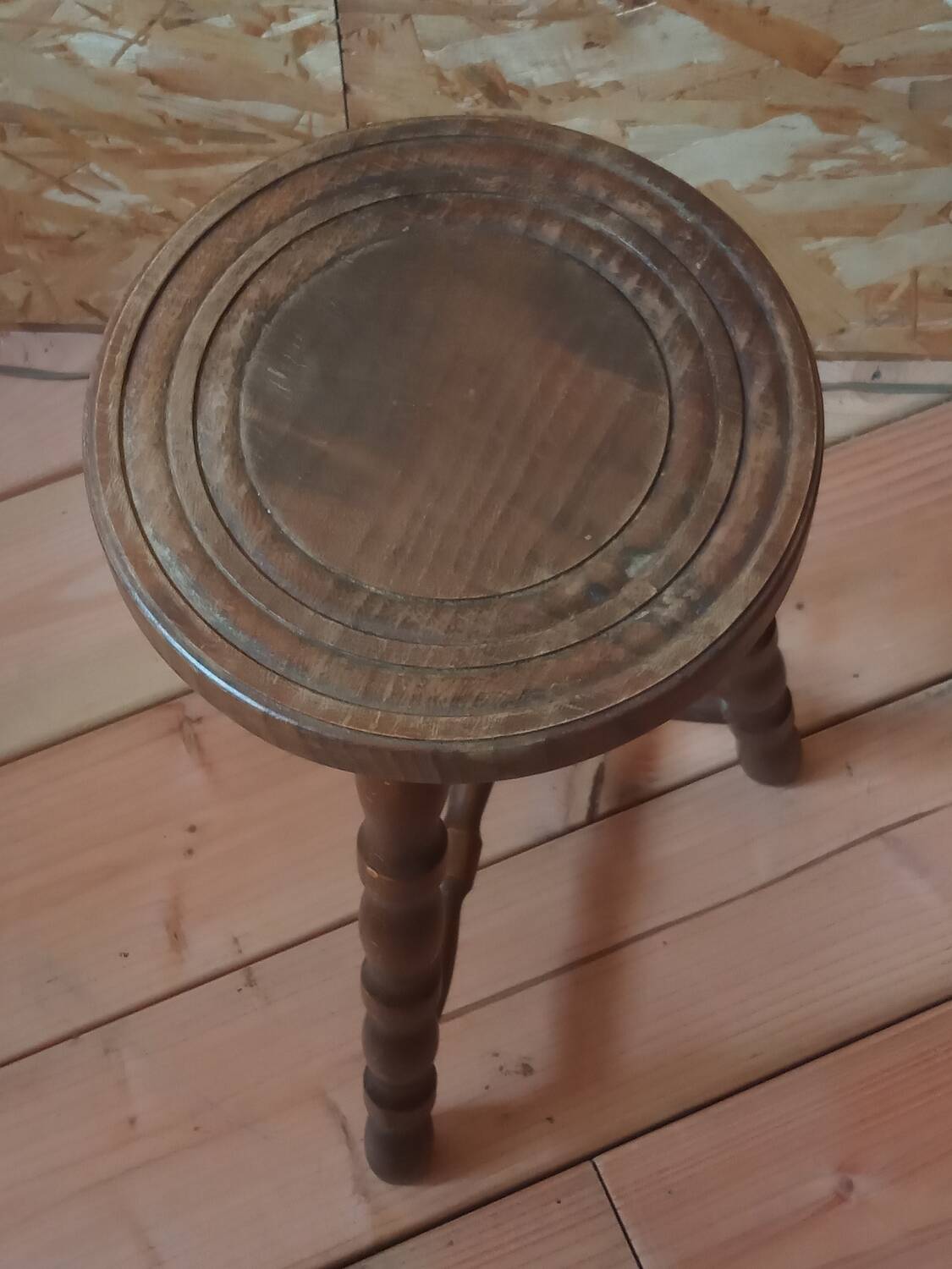 Tripod stool with turned legs