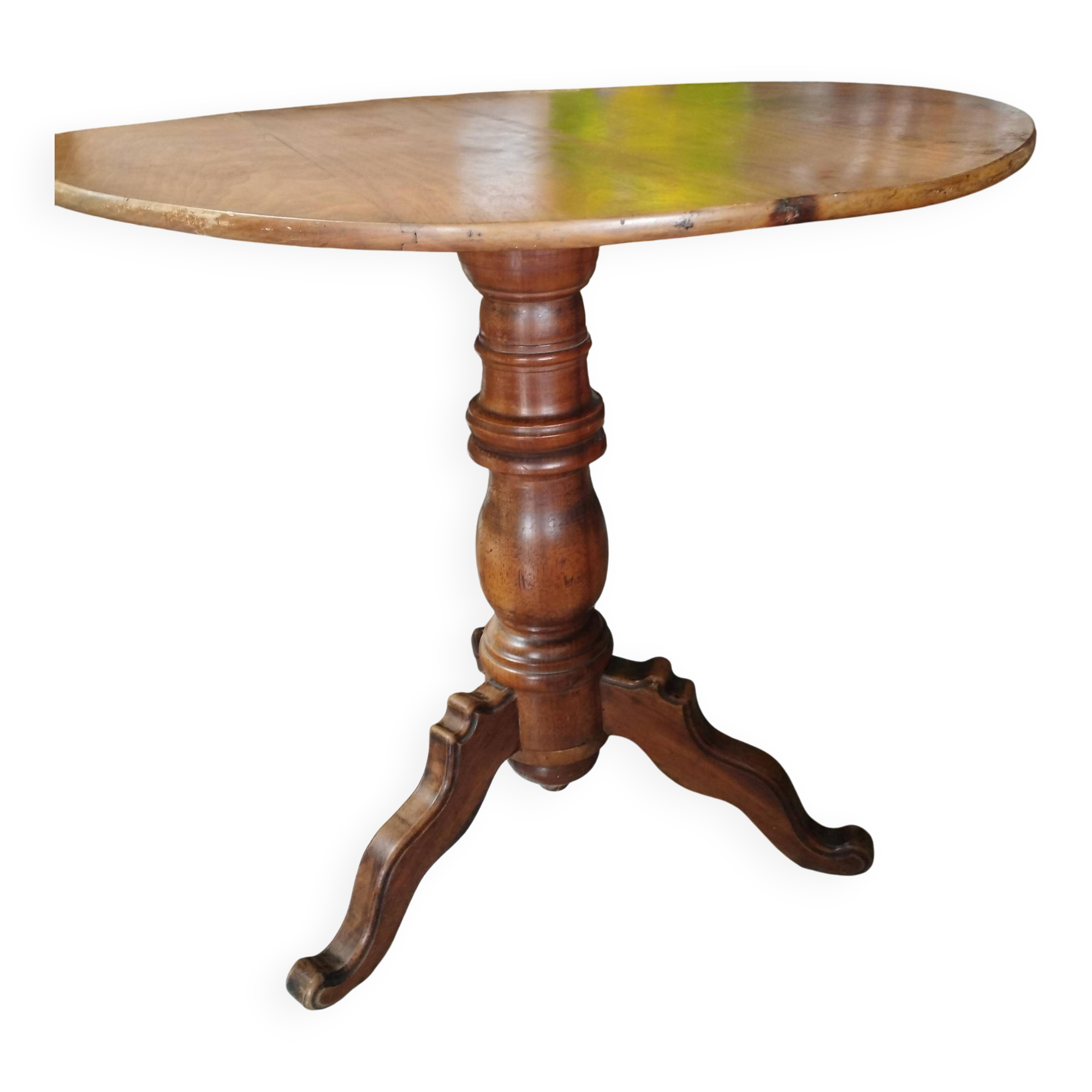 3-legged pedestal table in solid fruit wood
