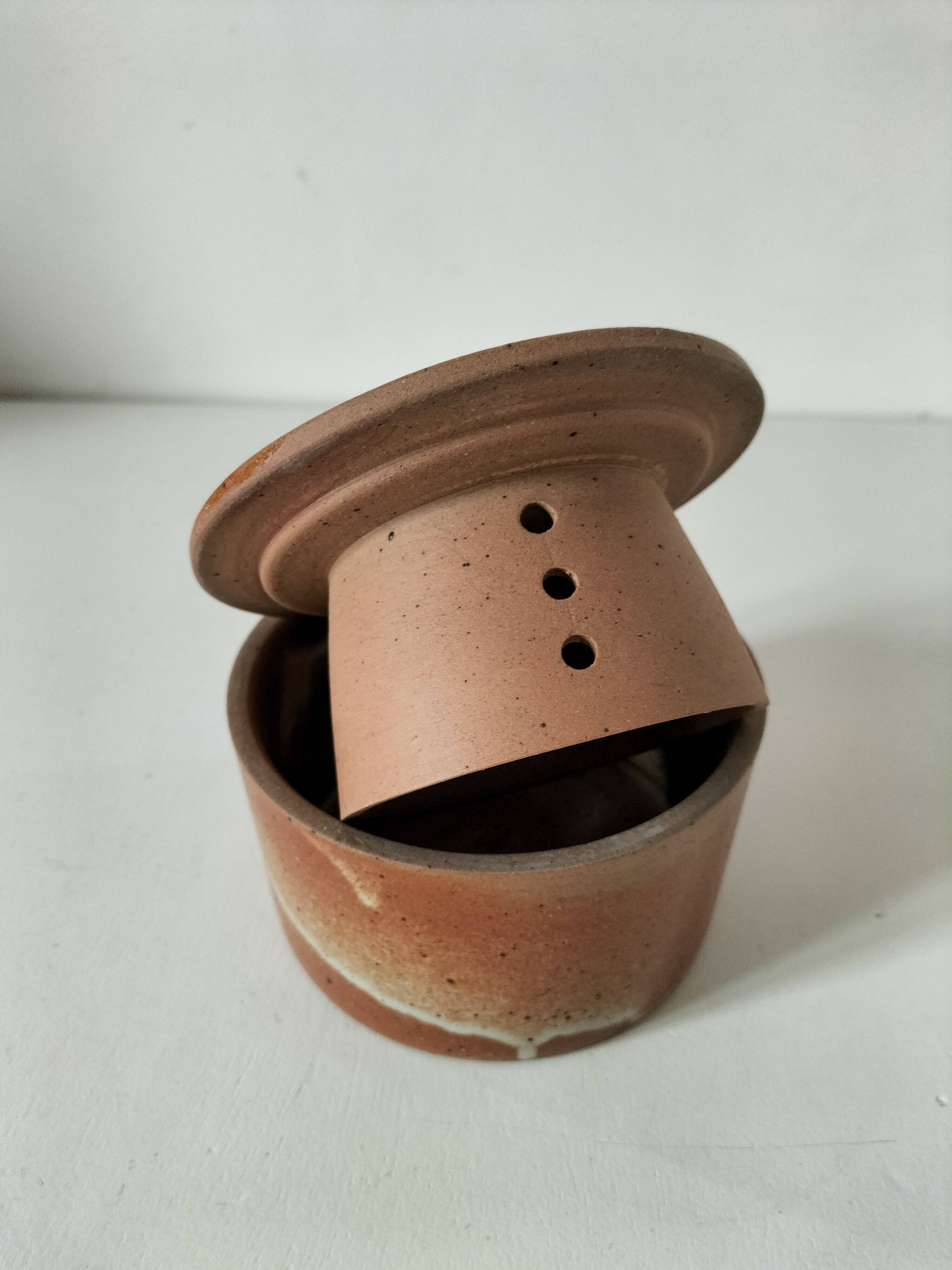 Antique water butter dish in stoneware – Handmade ceramics