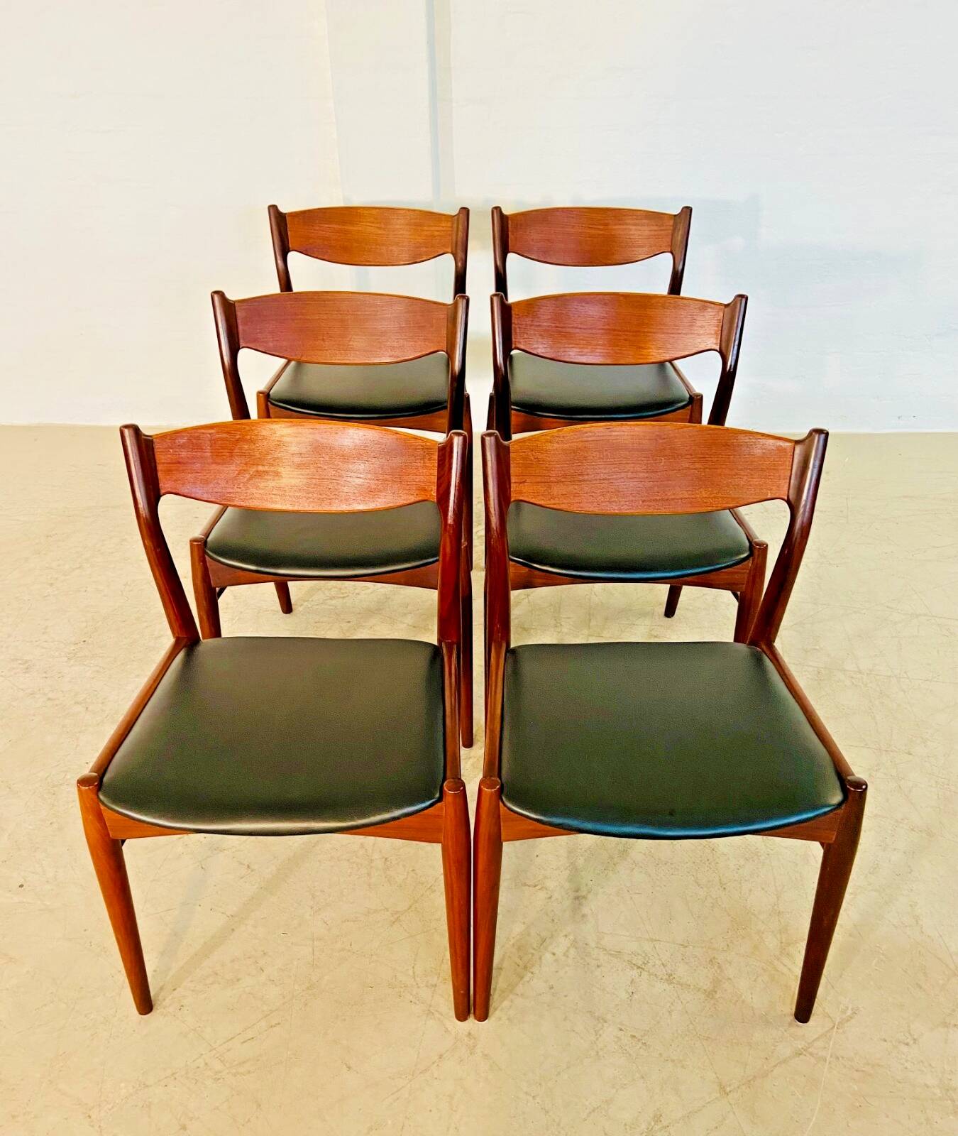 Danish vintage Arne Wahl Iversen teak and leather dining chairs model 26 - 1960s