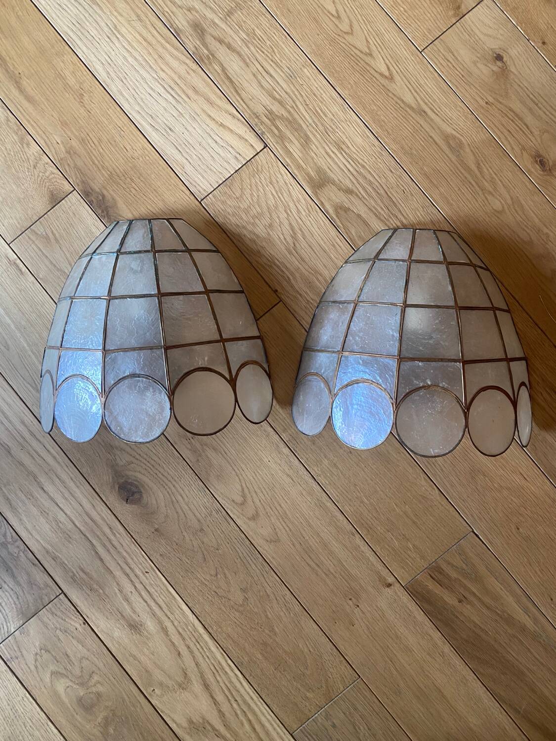 Pair of mother-of-pearl appliques