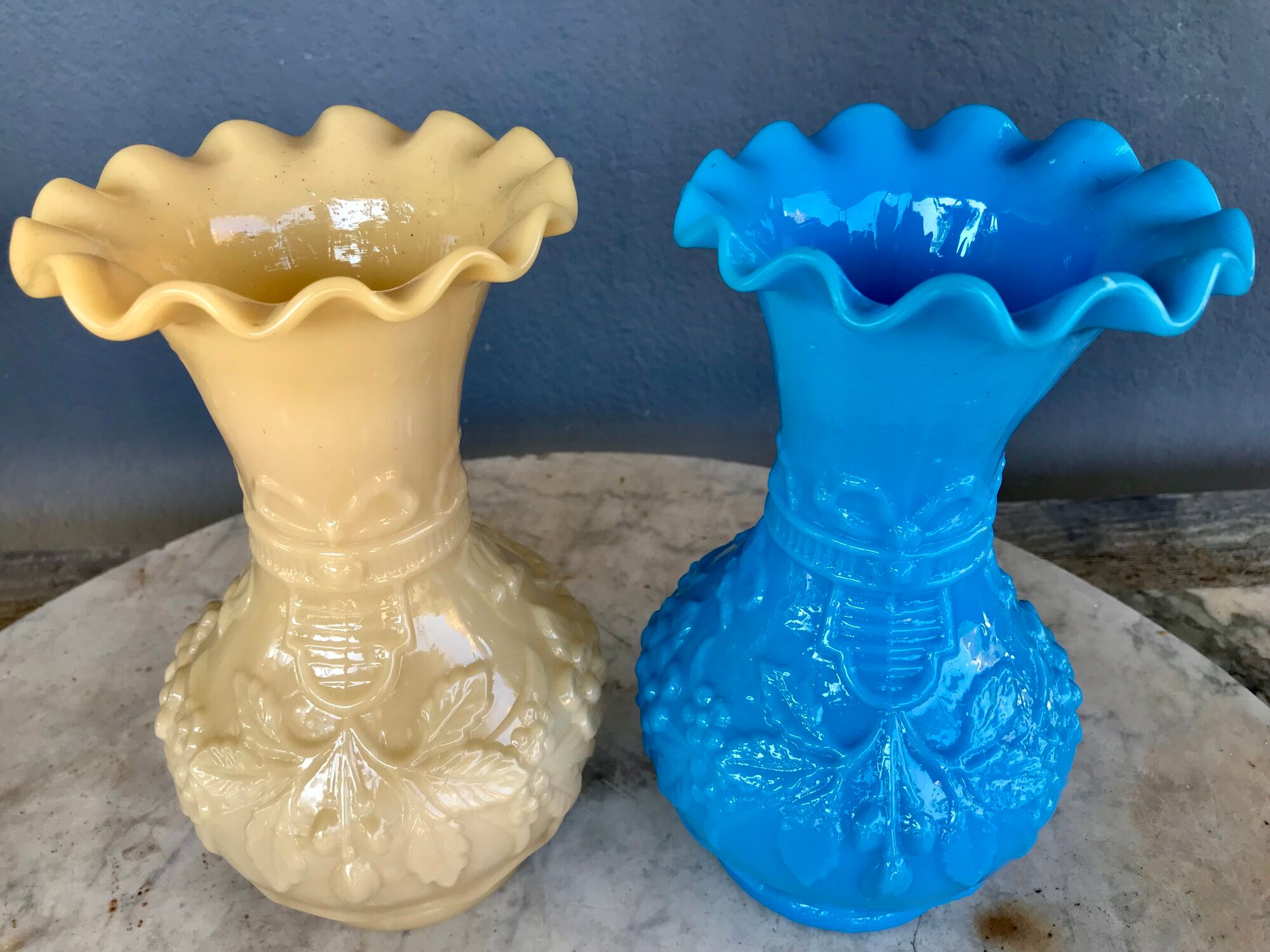 Paire de vases opaline de foire début XX