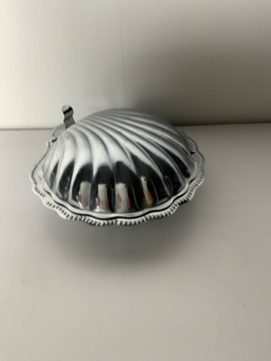 Shellfish butter dish