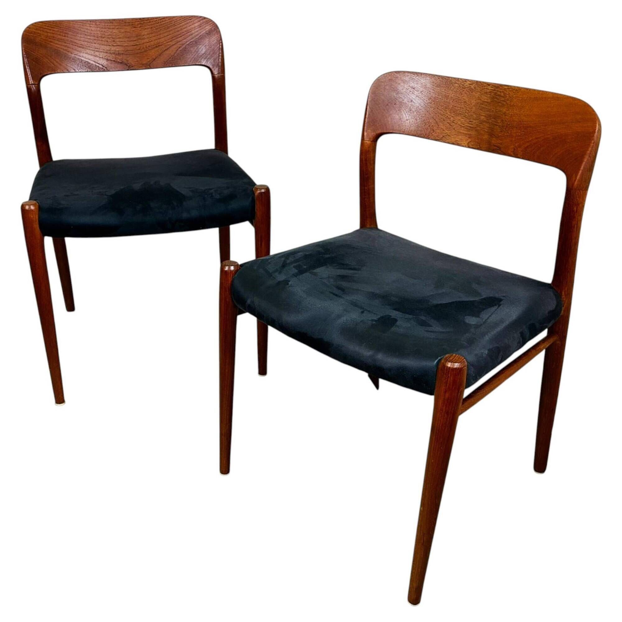 A beautiful pair of modern Scandinavian dining chairs in teak, model 75 by Niels Otto Møller.