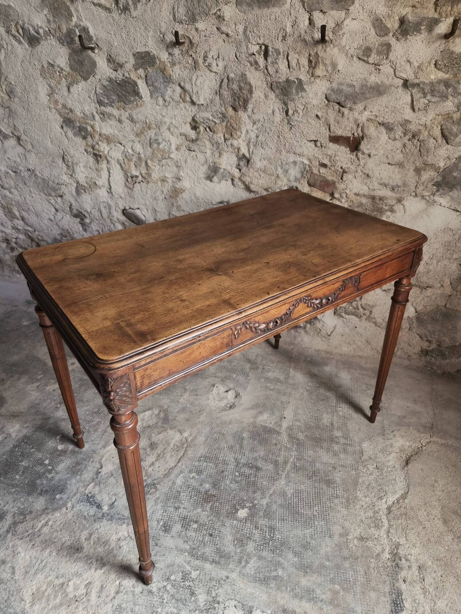 French antique writing desk in walnut, Louis XVI style, late 19th century, circa 1880–1900.