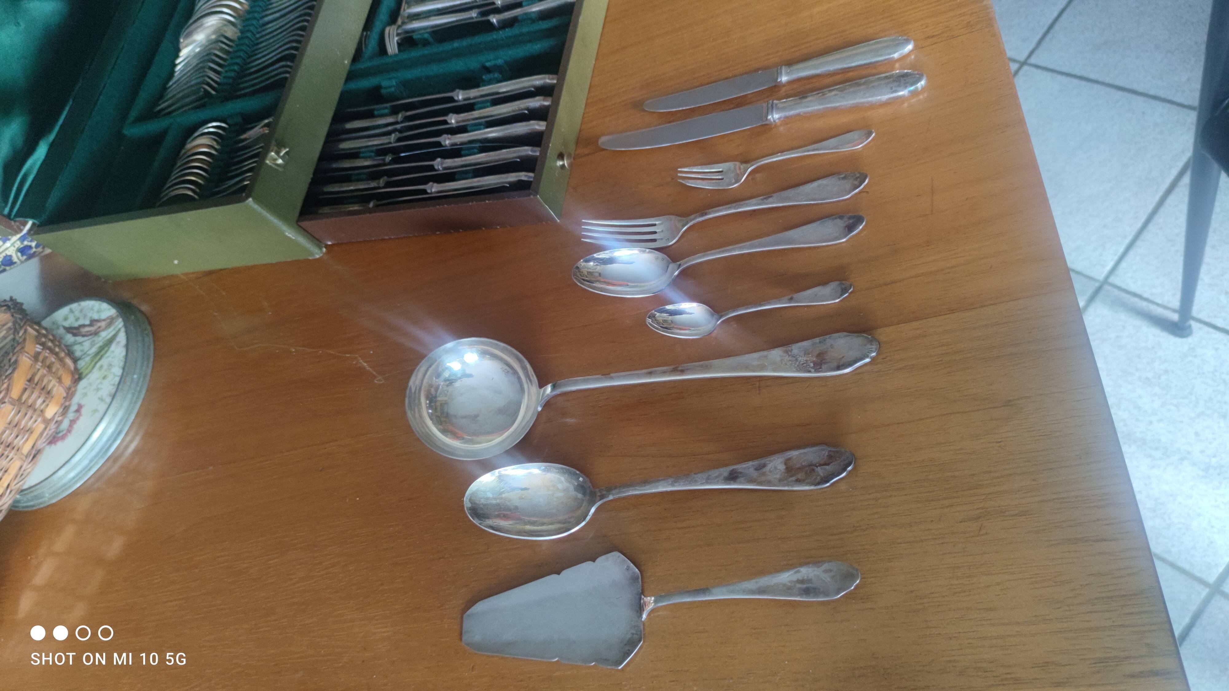 Silver-plated flatware set with its original silver-plated metal box, Maison St Médard silversmiths, circa 1950