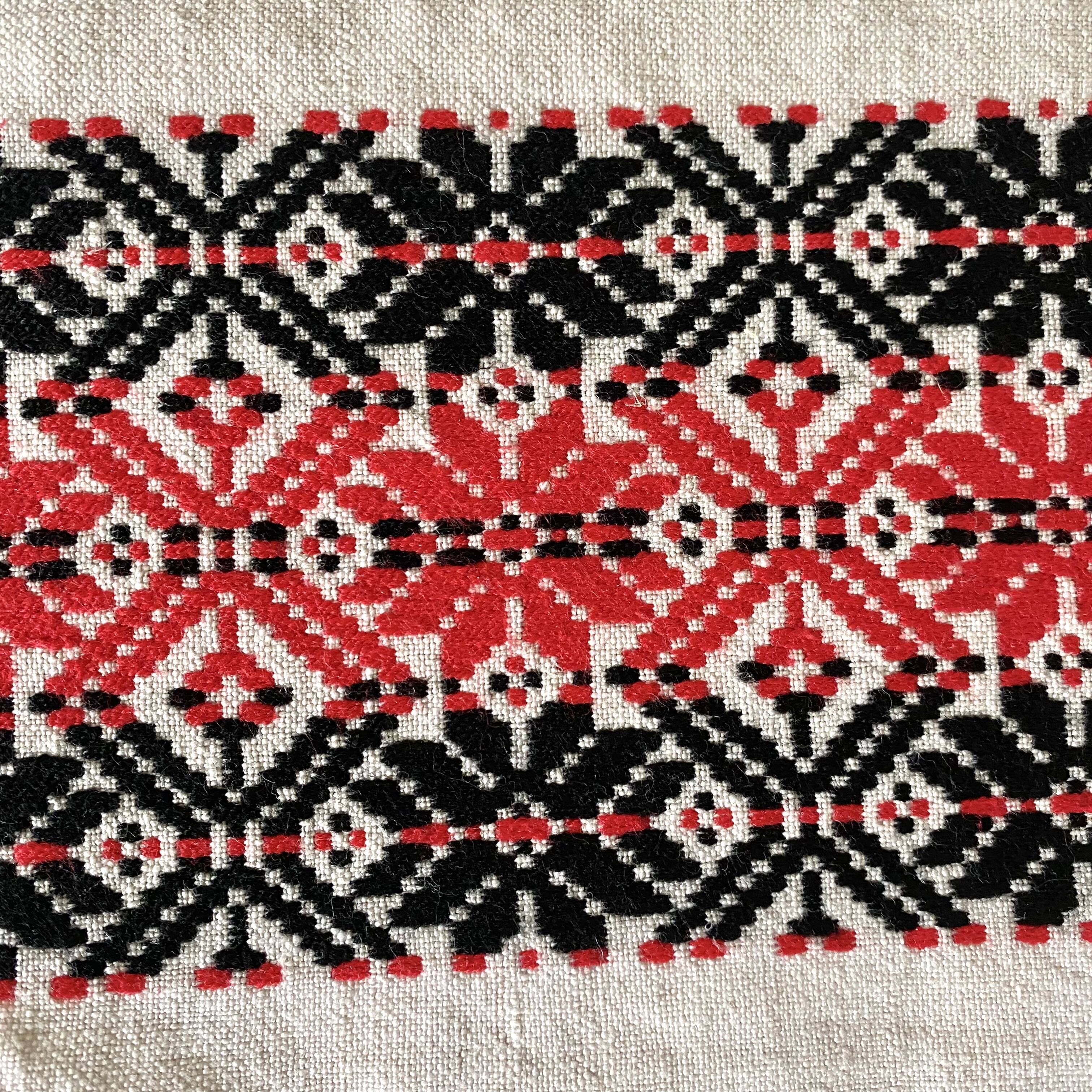 Woven cotton centerpiece 40 X 86