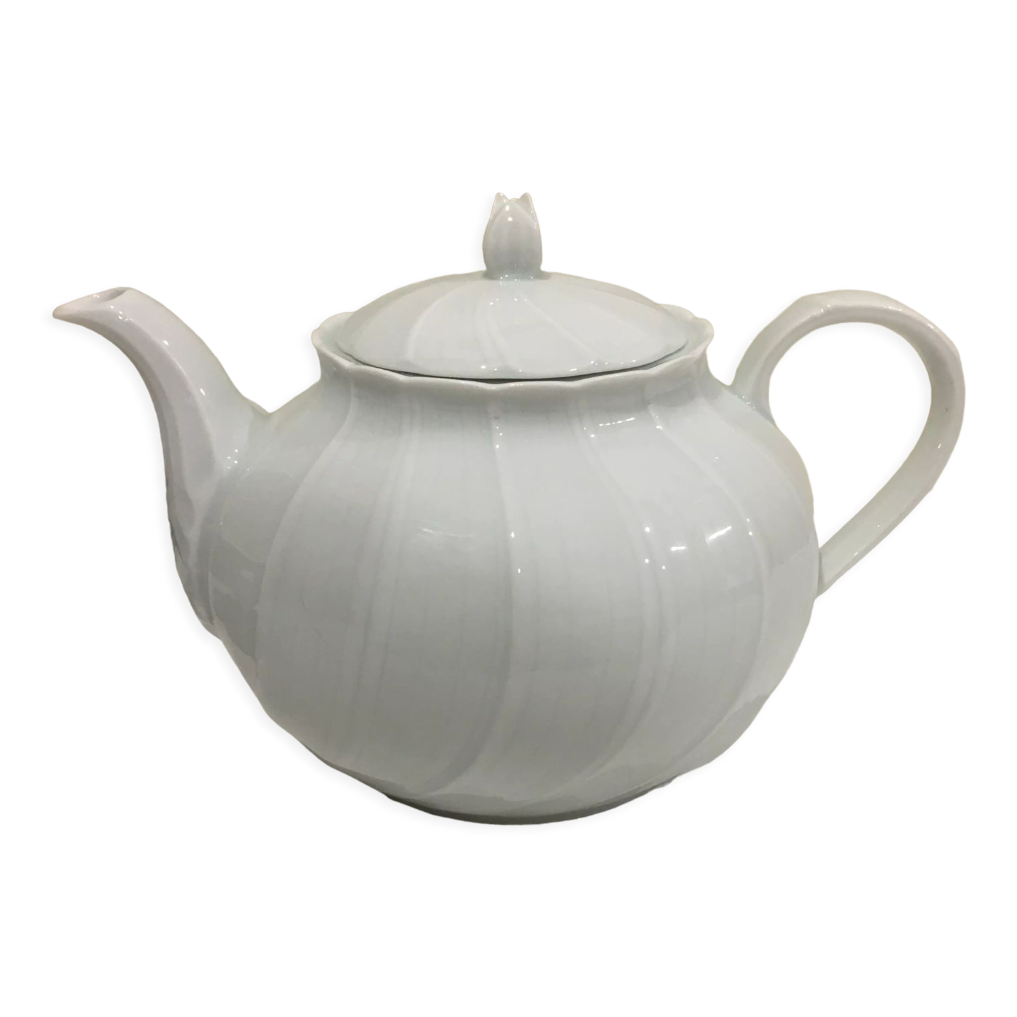 White teapot Bernardaud