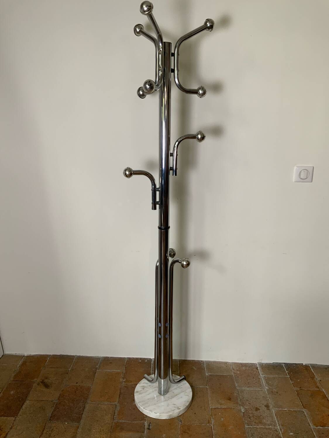 Freestanding coat rack