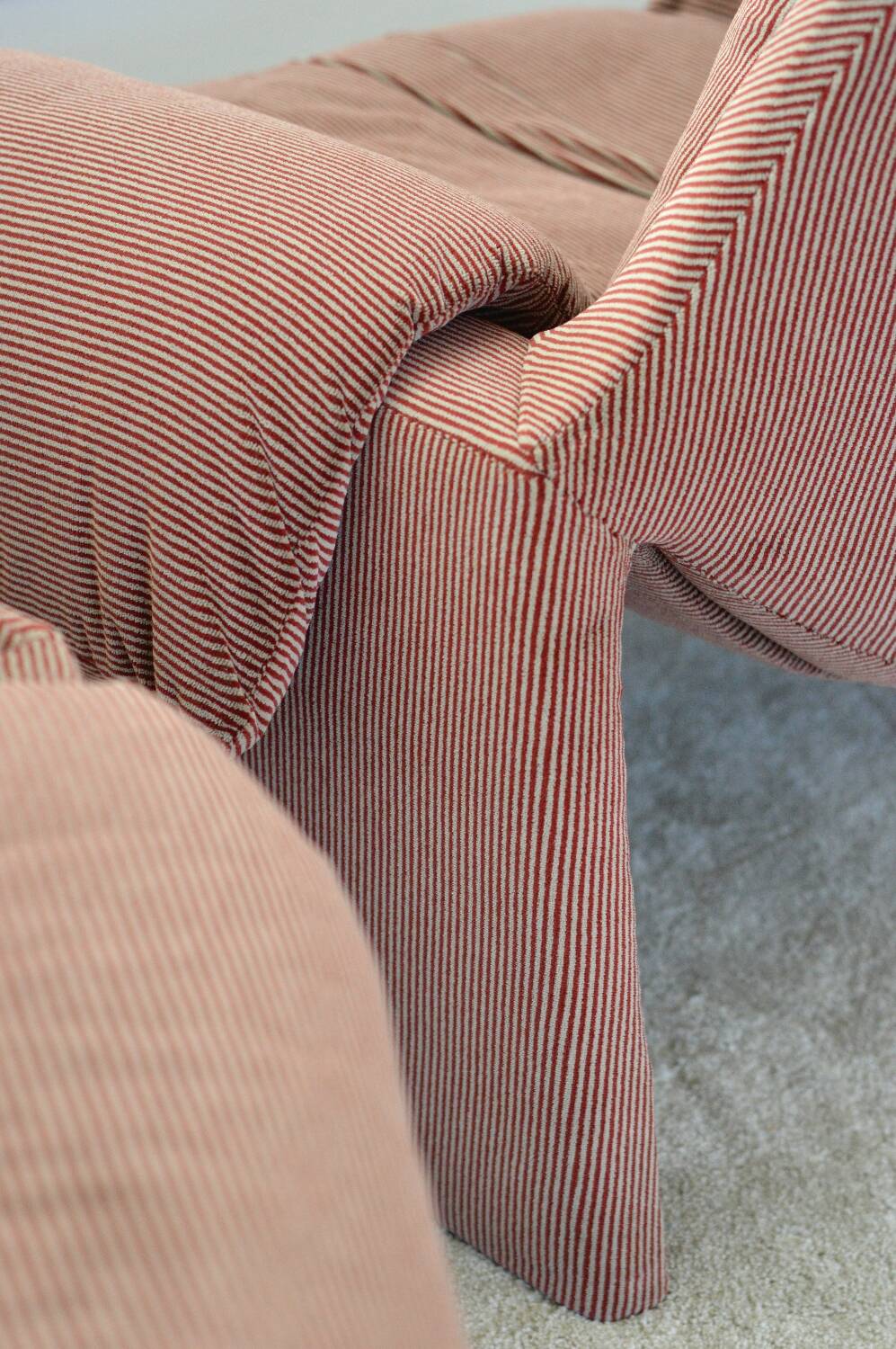 Pair of P60 armchairs by Vittorio Introini for Saporiti