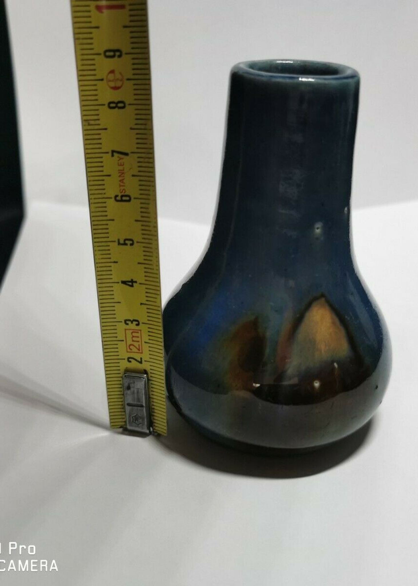 Vase à identifier en céramique vernisée.