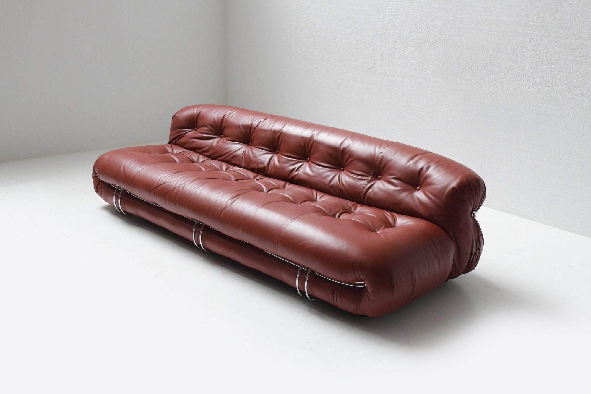 Vintage Soriana set in red leather by Afra e Tobia Scarpa for Cassina Italy