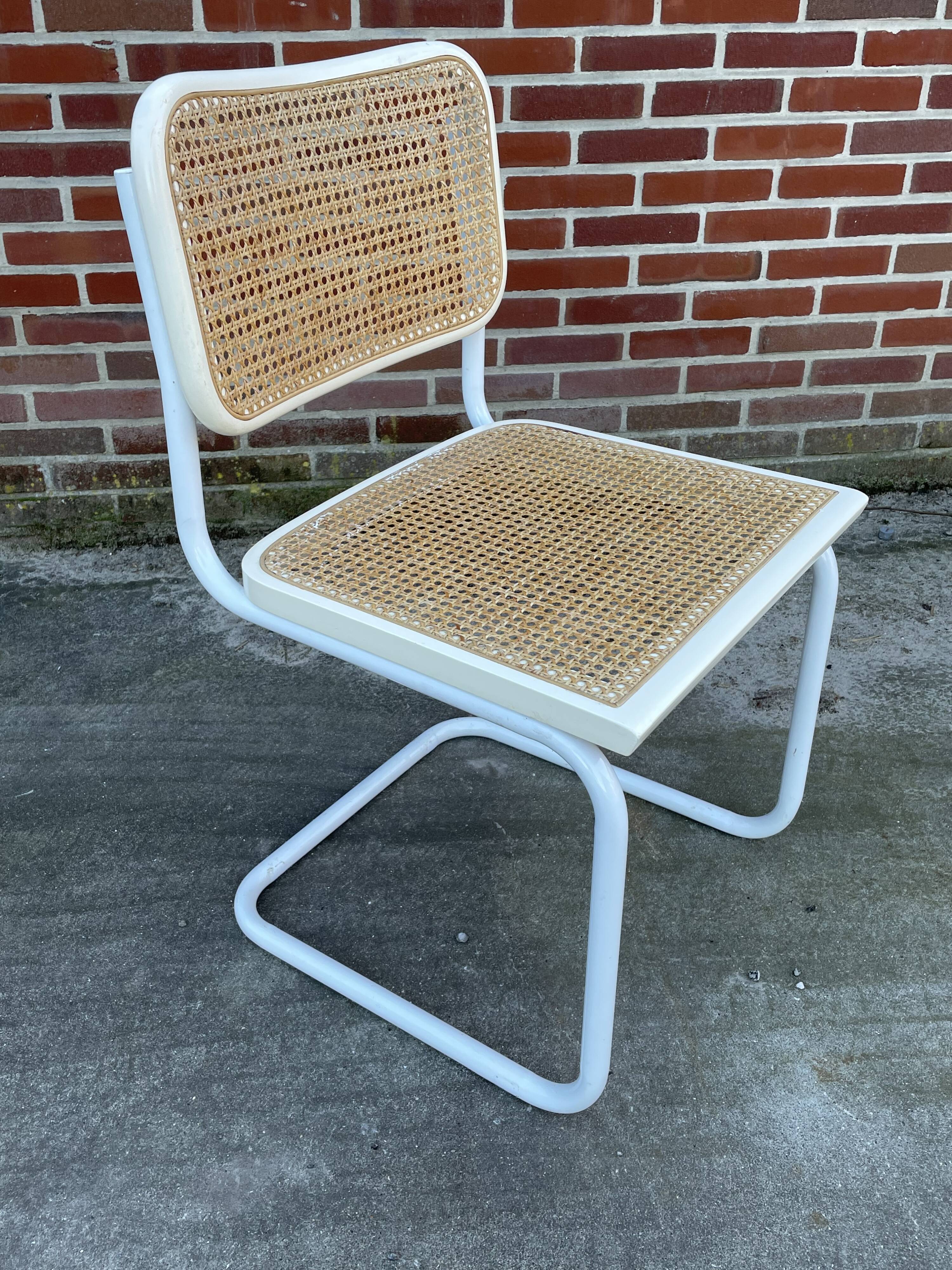 Set of 4 Cesca b32 model chairs in white