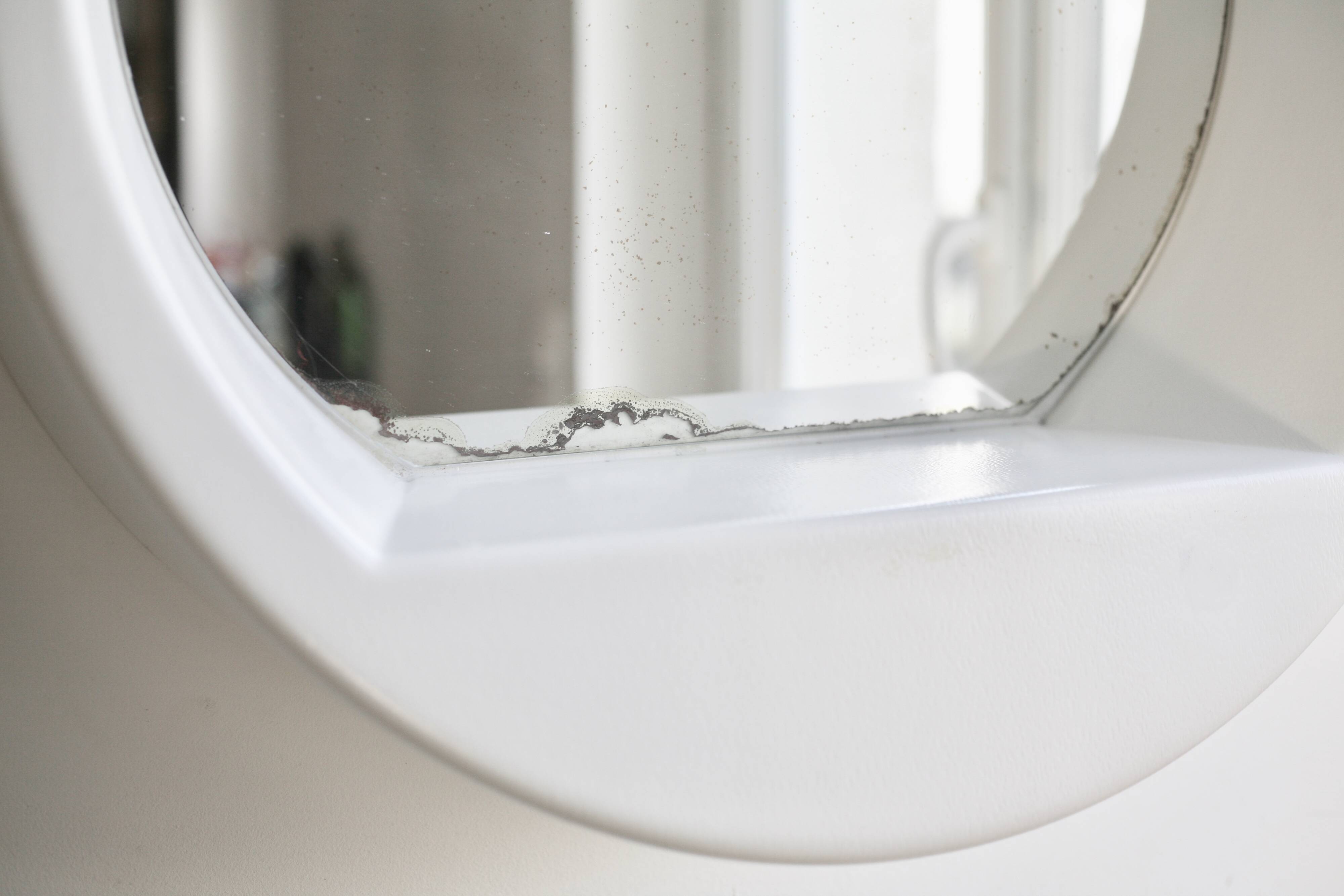 "Space age" mirror, resin, 70s