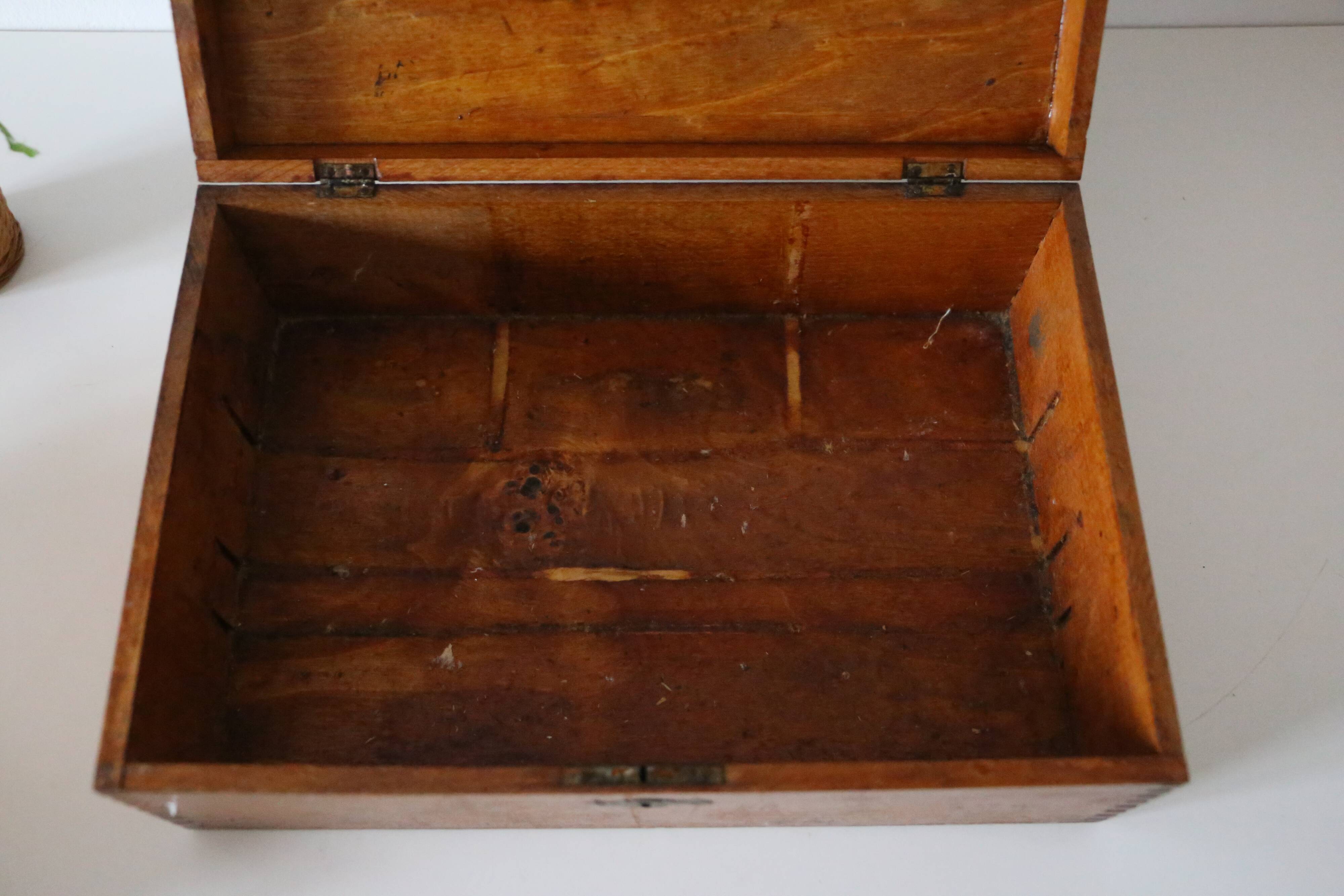 Wooden box pension's toilet, 1920