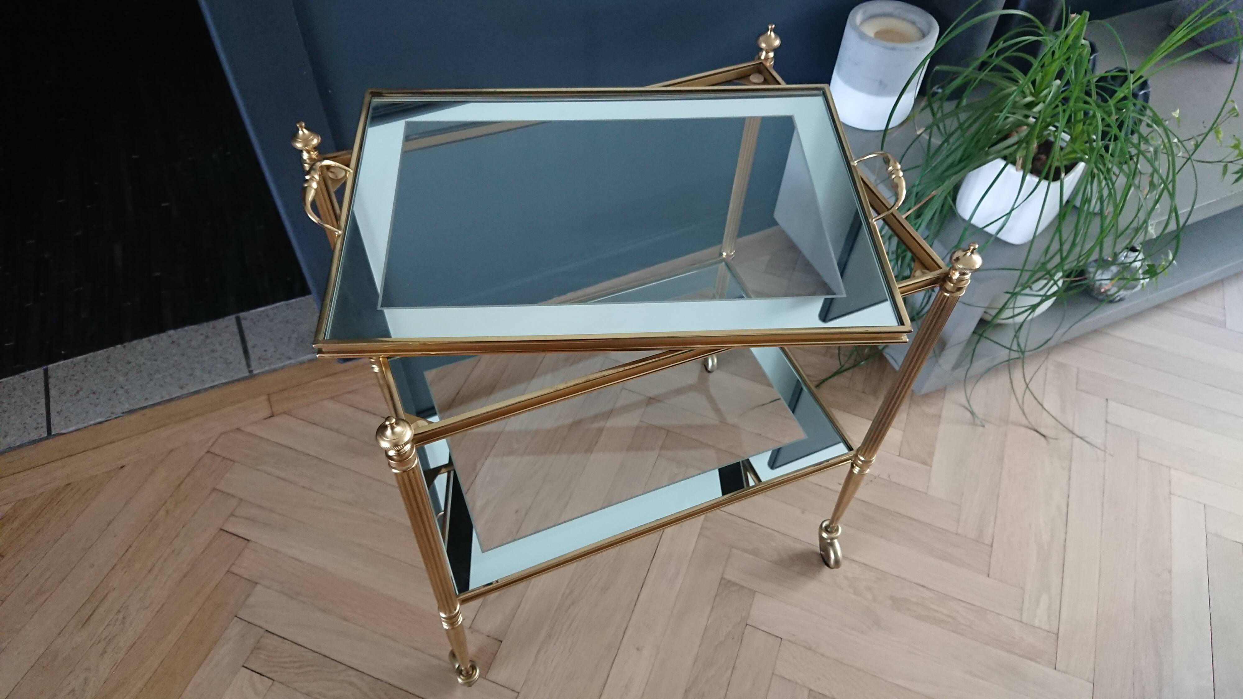 Rolling dessert with removable gold metal tray