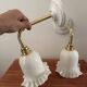 Paire d’appliques murales en opaline blanche