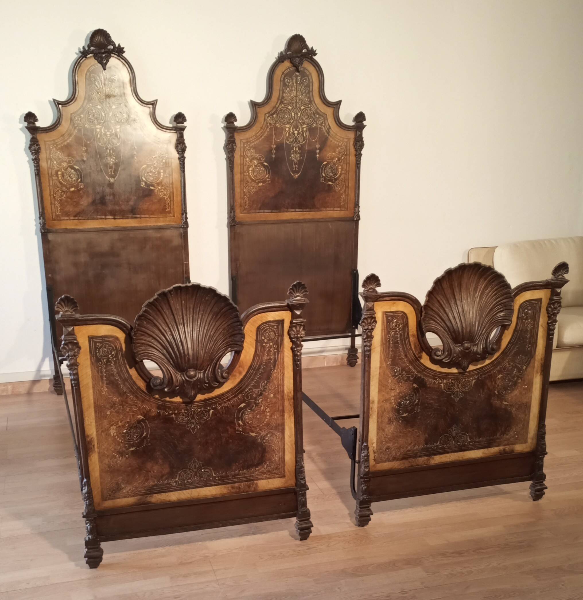 Commode à tiroirs ancienne en noyer italien du XIXe siècle