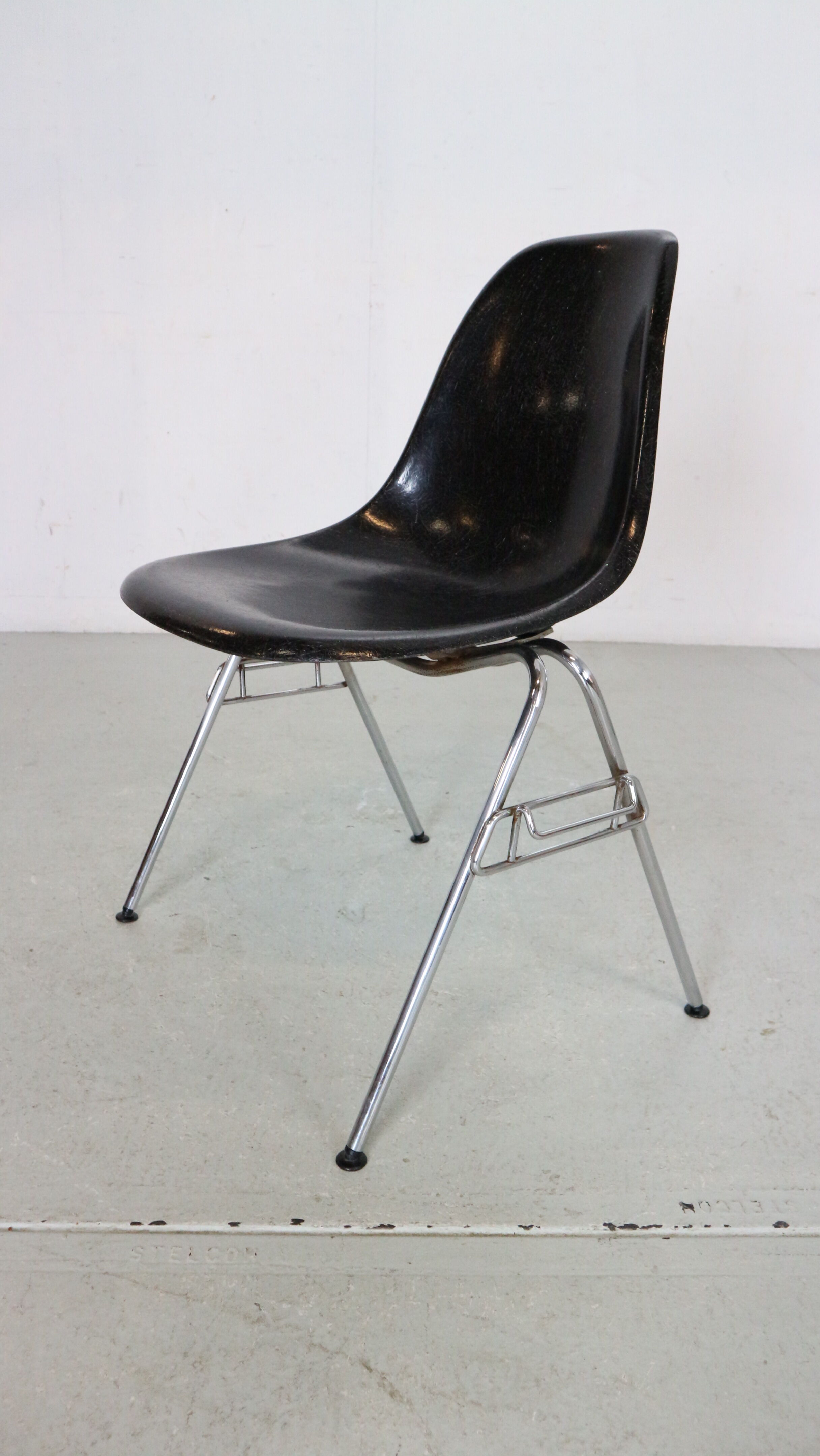 Charles & Ray Eames "DSS" Black Dinning Room Chairs For Herman Miller, 1974
