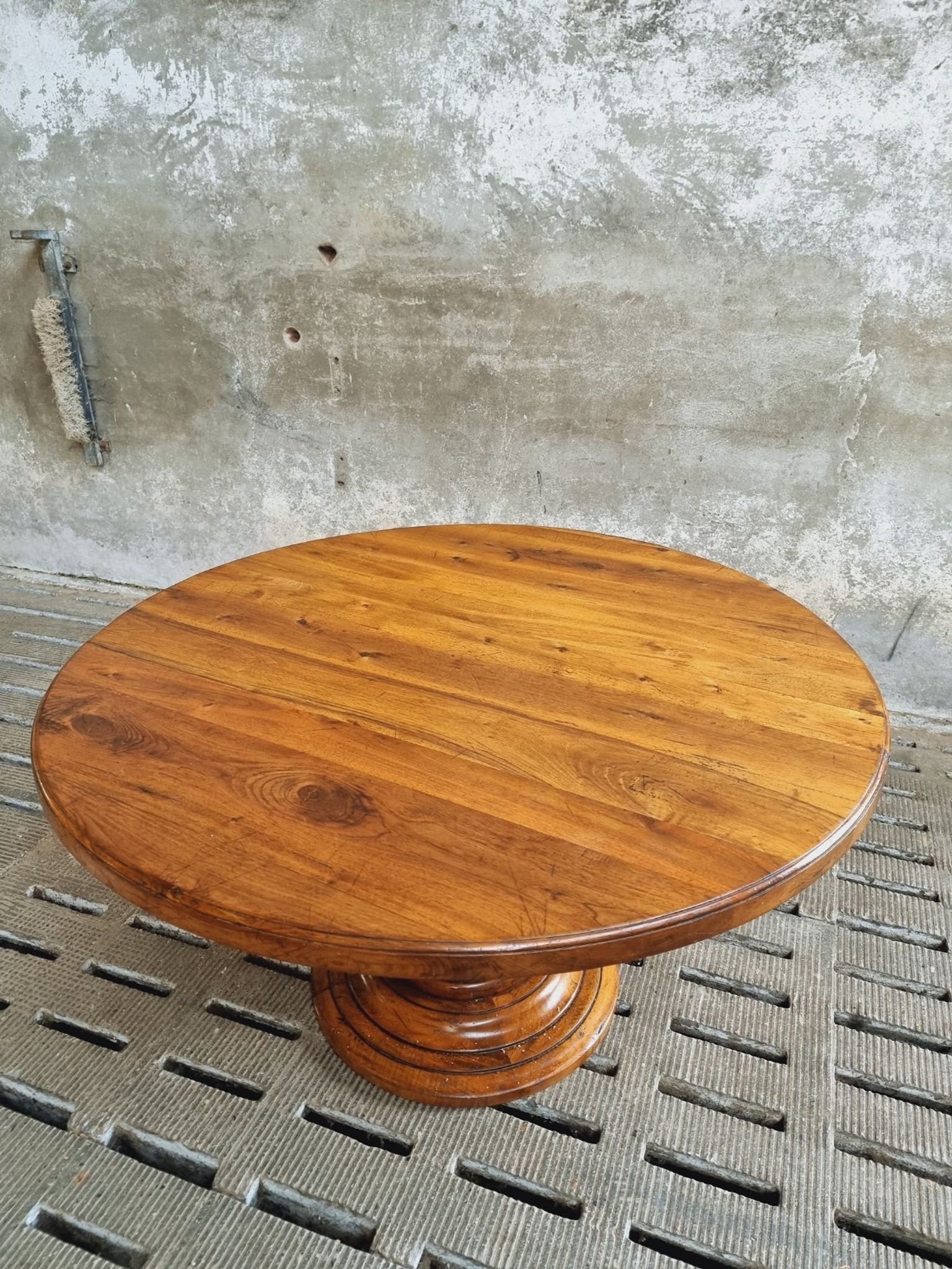 Old round table walnut dining table 140 cm