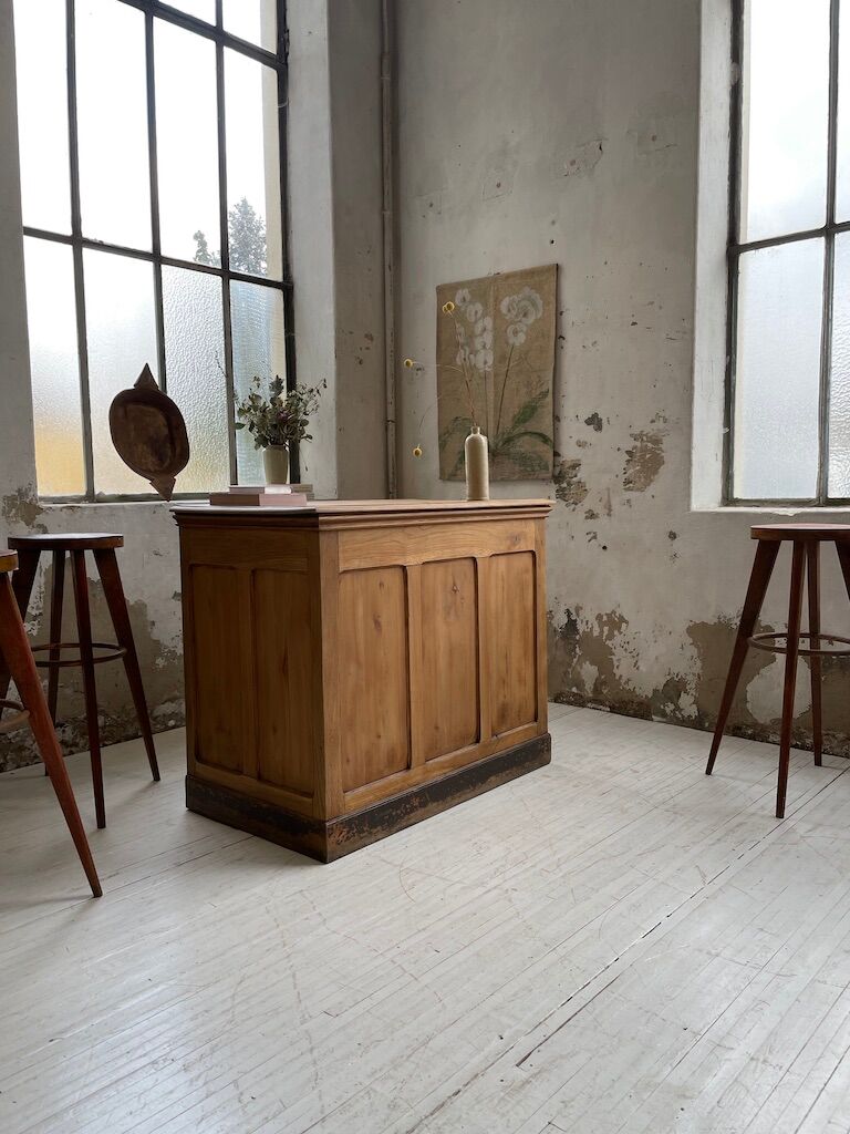 Early 20th century oak trade counter