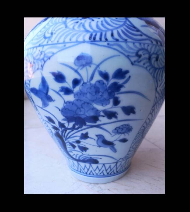 Japanese Edo ble and white vase