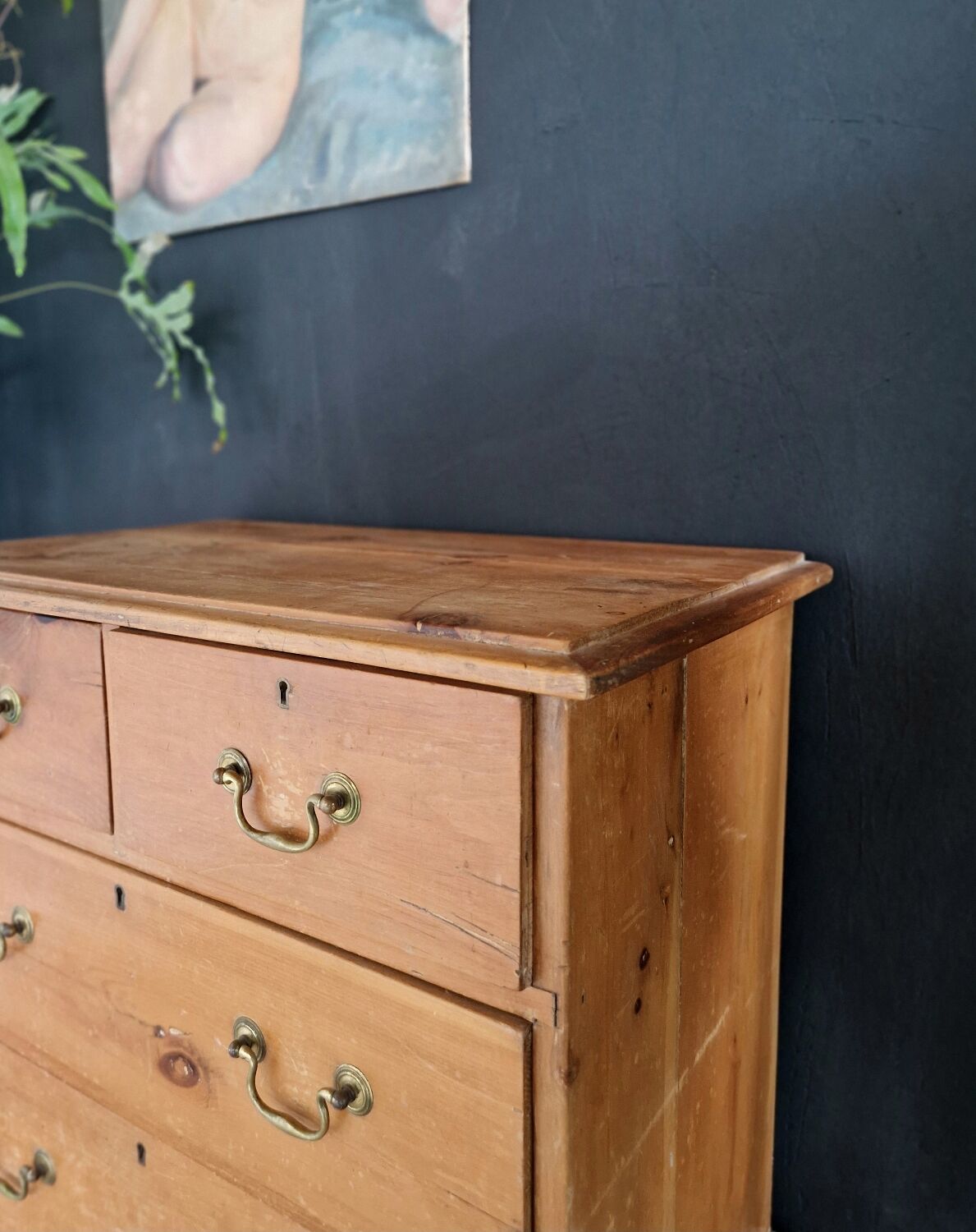 Pine chest of drawers