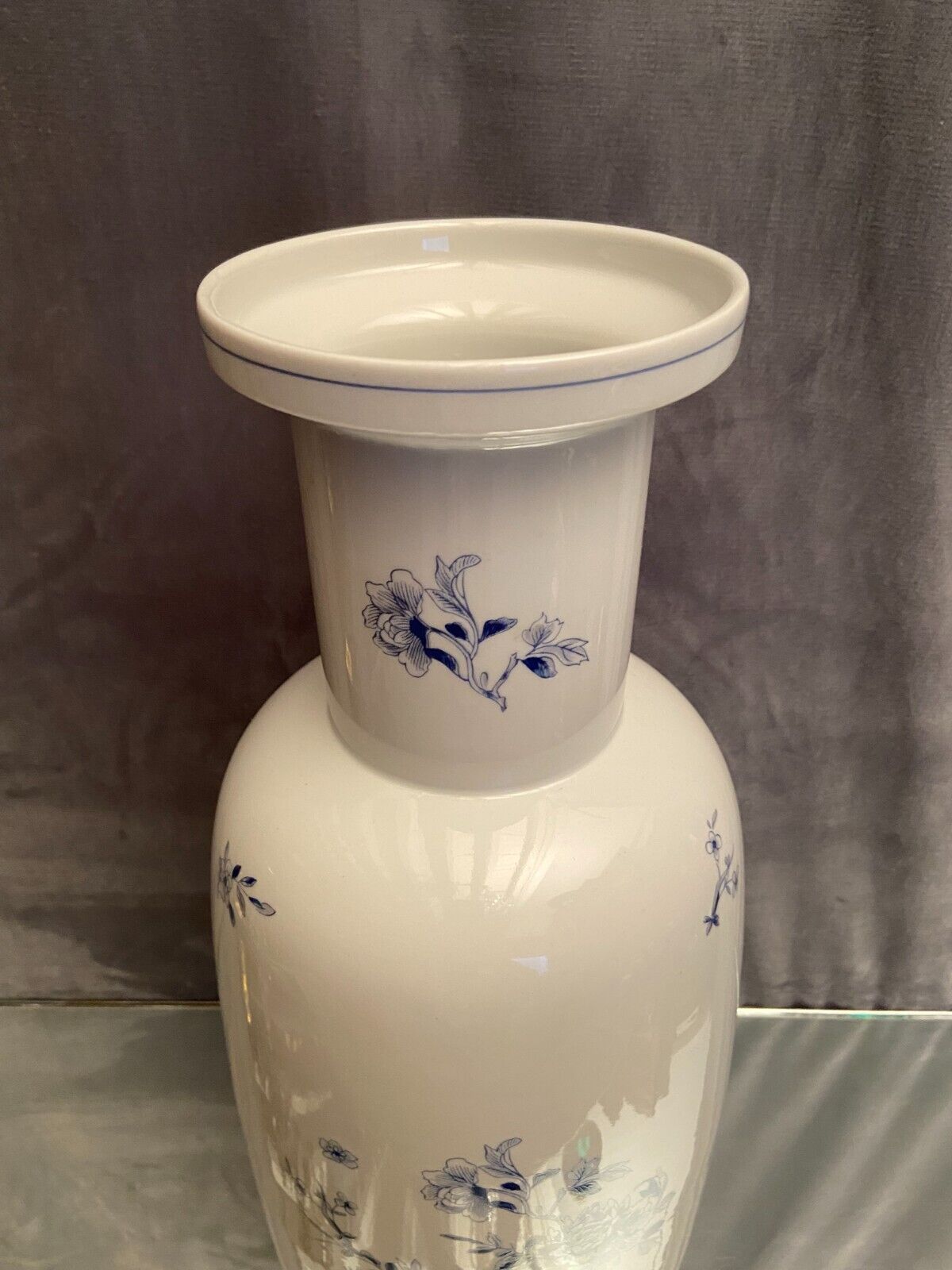Vase with Far Eastern porcelain decoration from Portugal Vista Alegre