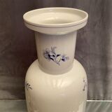 Vase with Far Eastern porcelain decoration from Portugal Vista Alegre