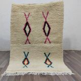 White Berber rug with decoration, 250cm x 150cm