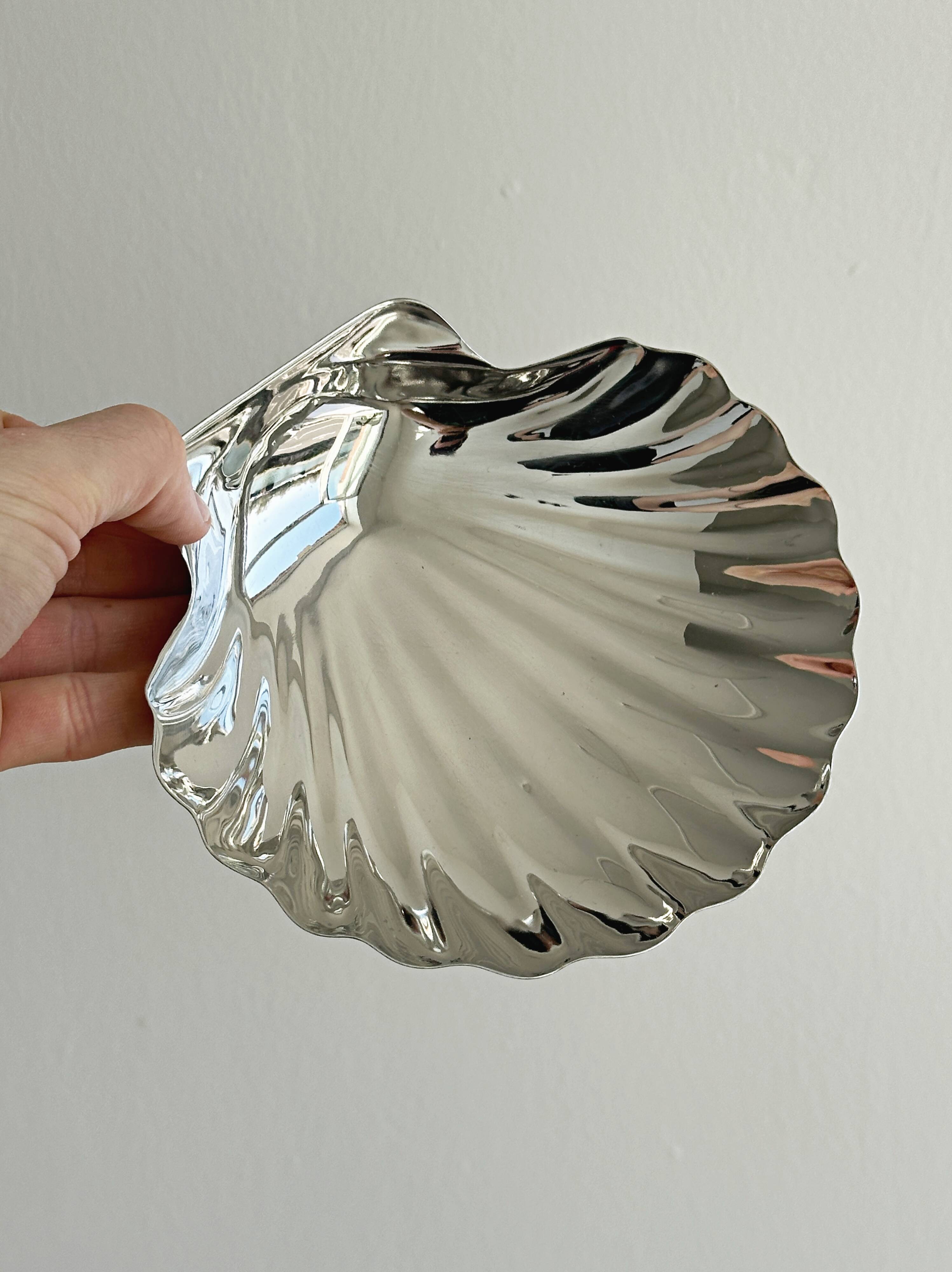Scallop shell dish