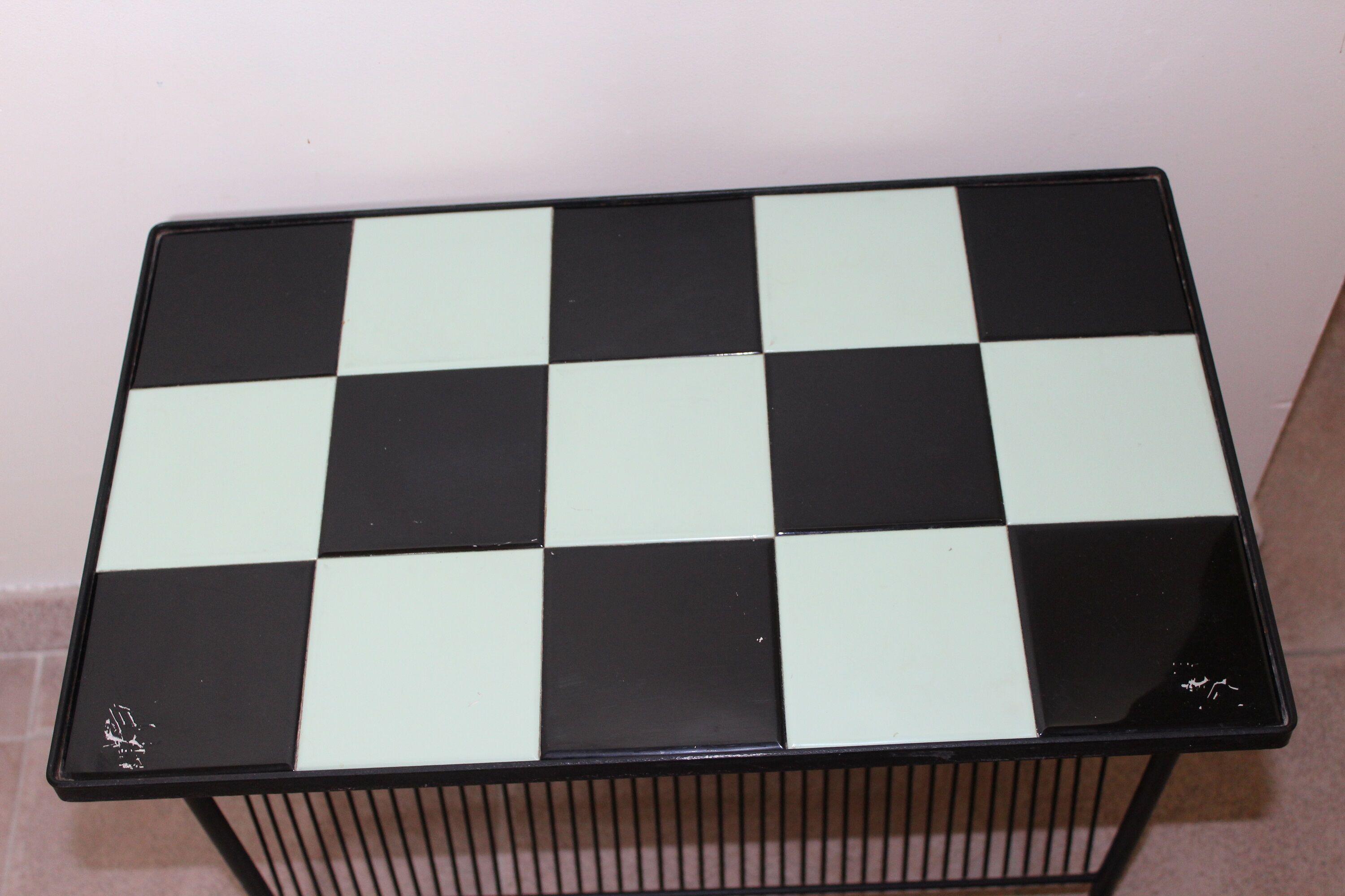 Vinyl holders and vintage magazines