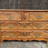 Parisian chest of drawers in walnut Louis XV period with secret drawer, 18th century.