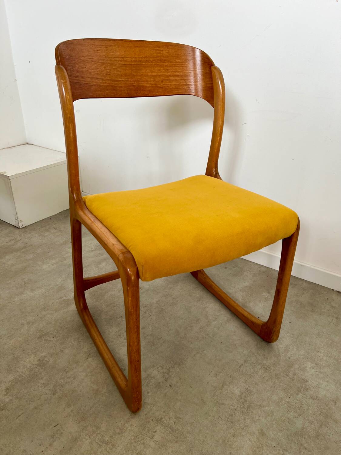 Set of 7 Baumann sled chairs in wood and mustard yellow fabric, 1960s
