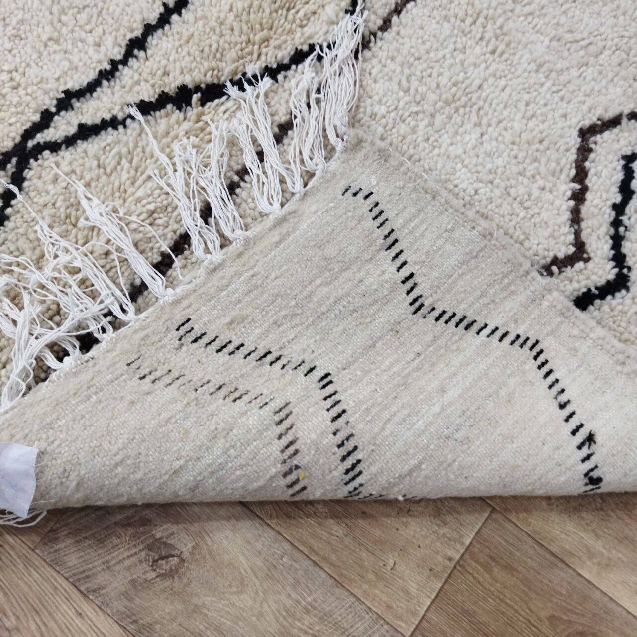 Handmade Moroccan Berber Rug 277 X 157 CM