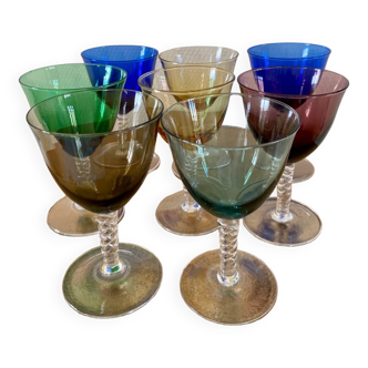 8 verres à vin colorés pied torsadé