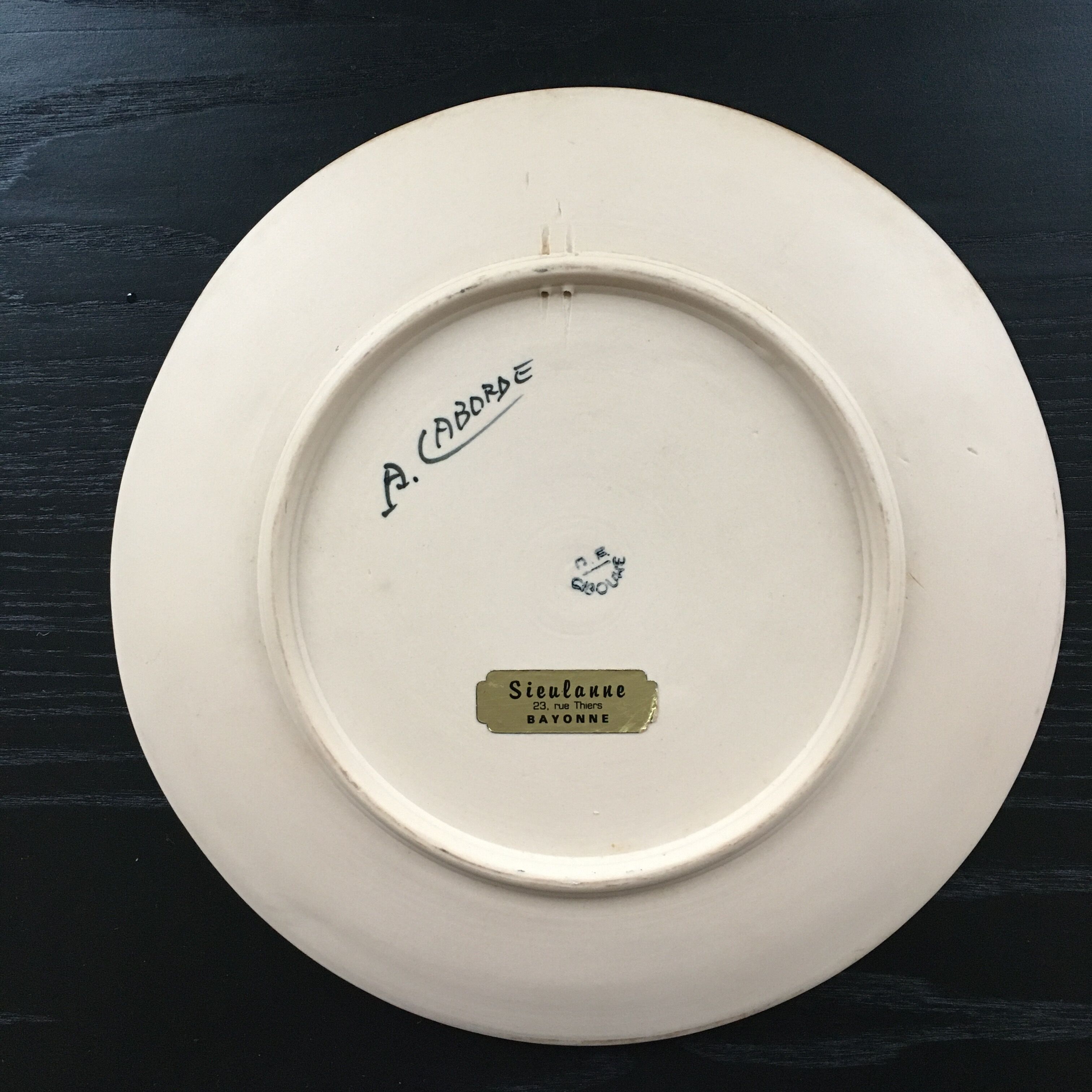 Basque décor dish of Ciboure