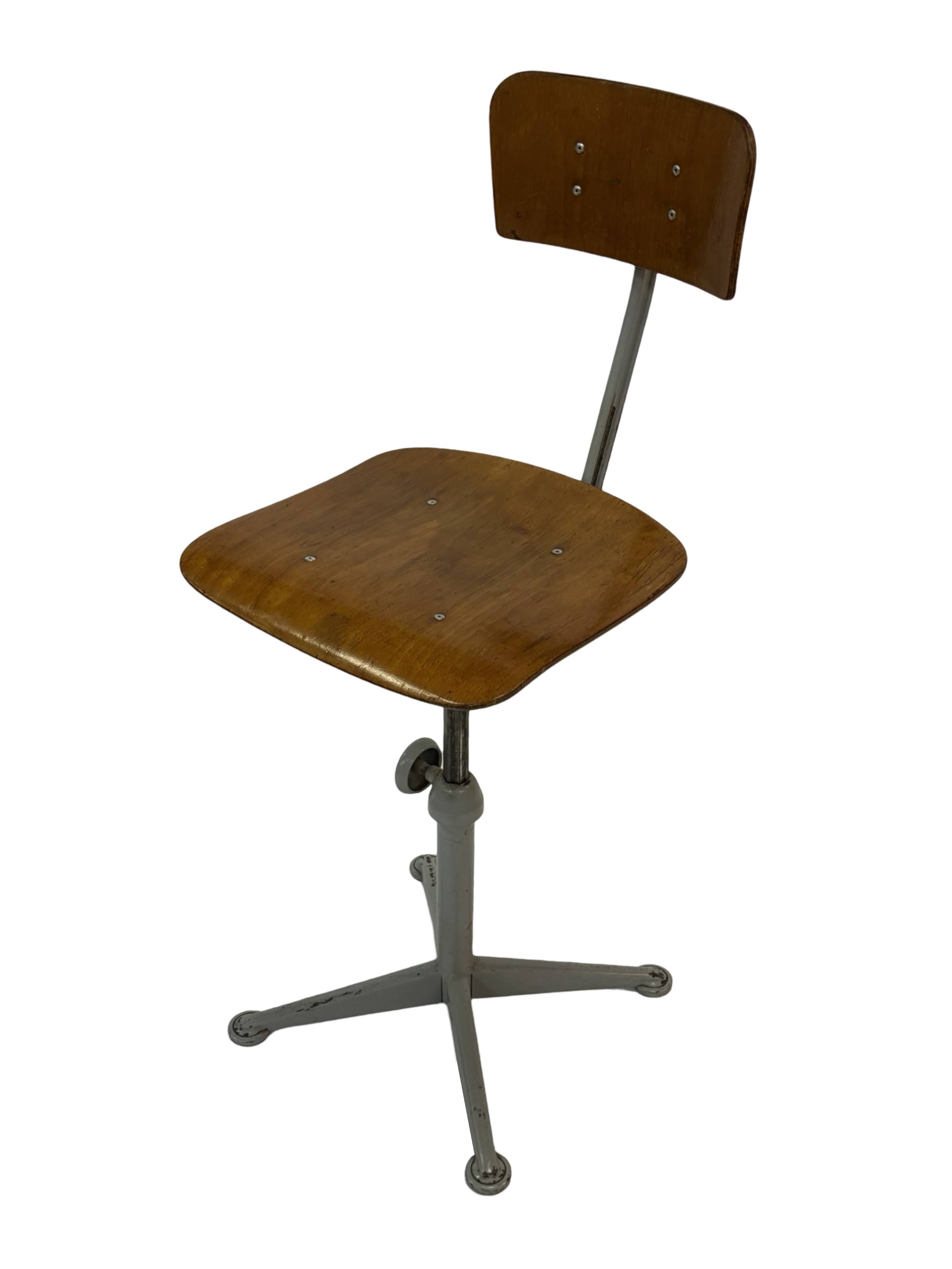 Vintage Friso Kramer chair from Ahrend de Cirkel dutch design