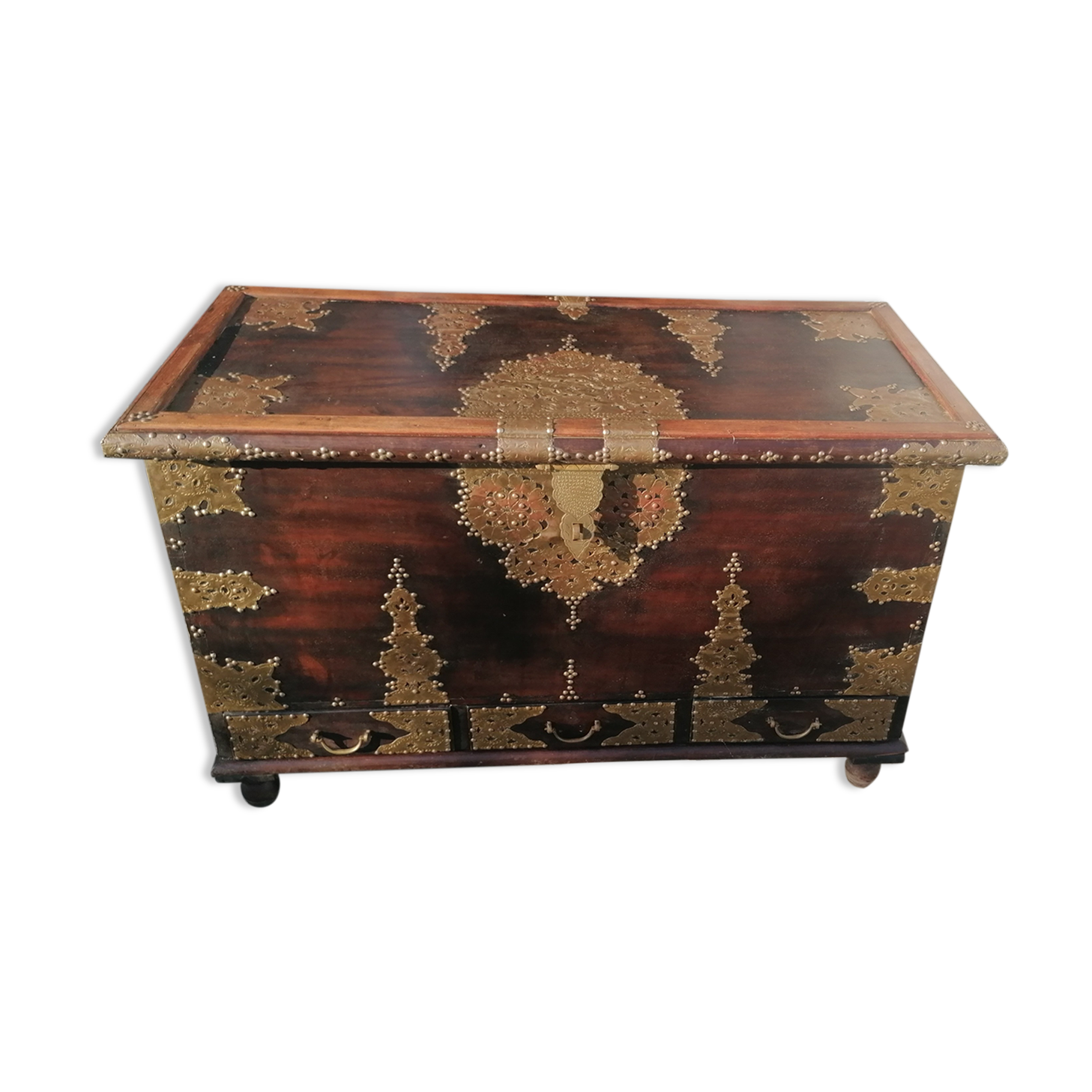 Zanzibar chest