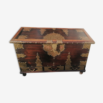 Zanzibar chest