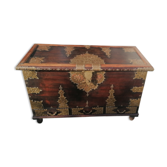 Zanzibar chest