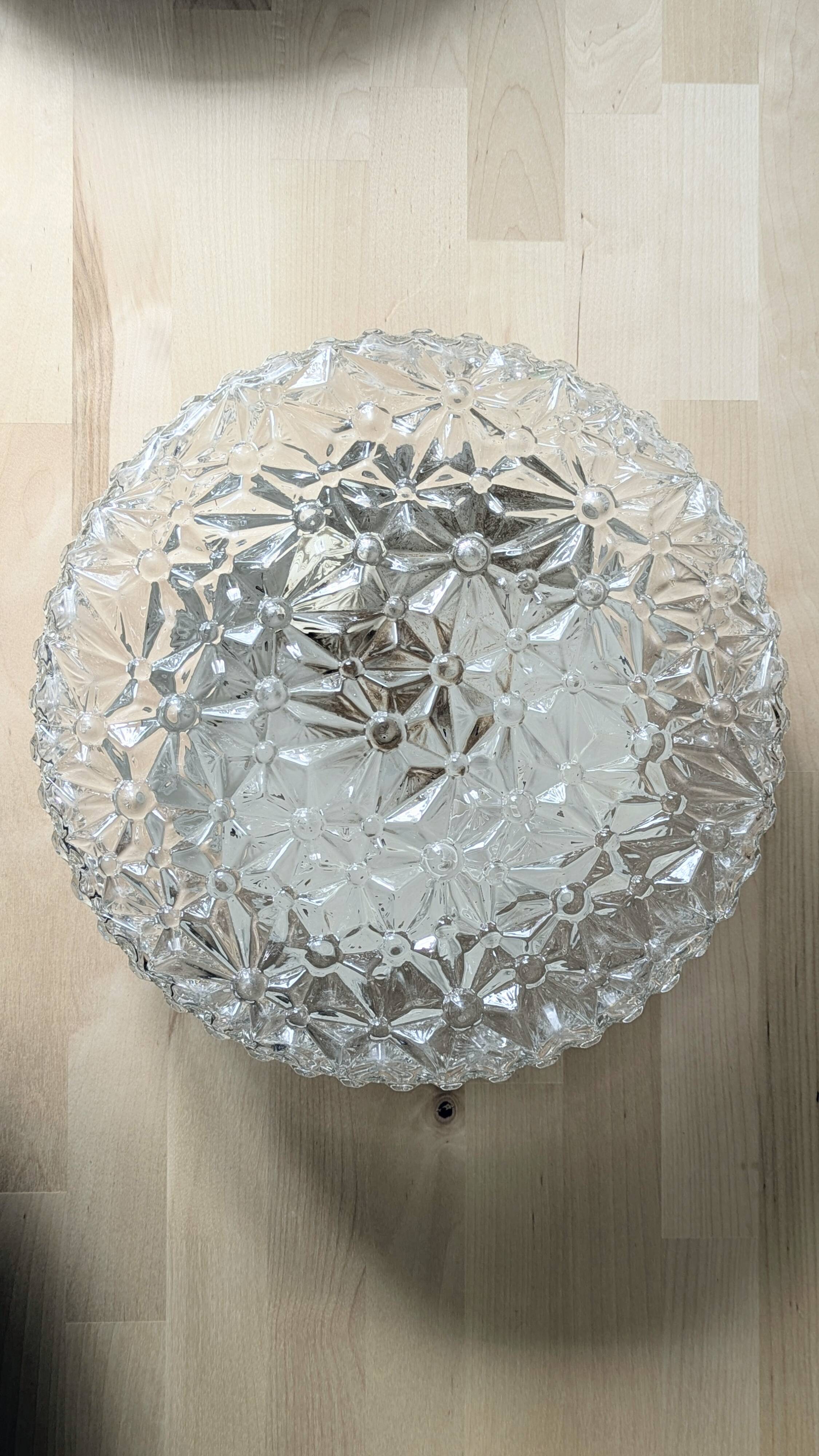 Large round ceiling light with 2 sockets