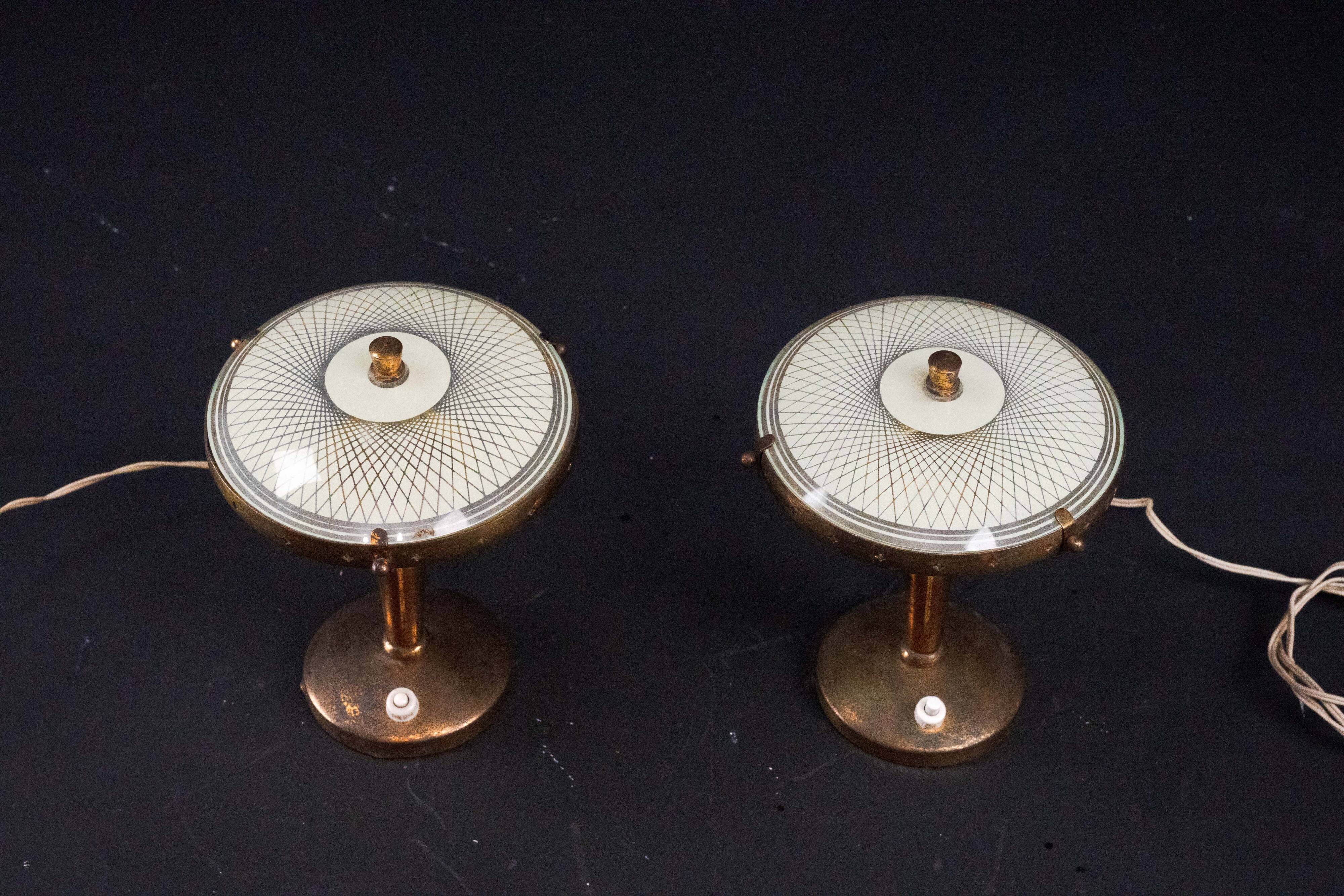 Rare pair of bedside lamps in curved glass attributed to Pietro Chiesa. Ita